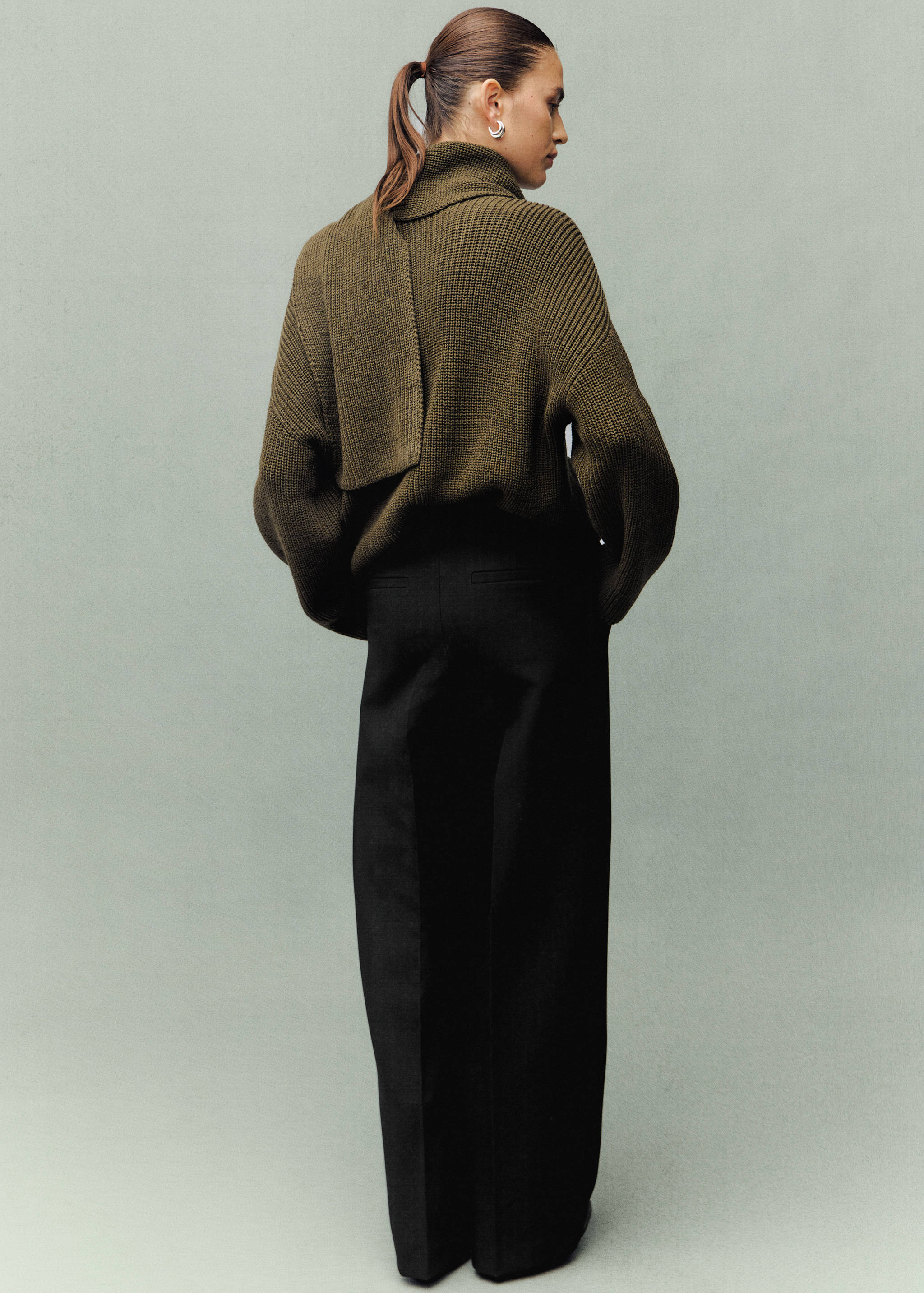 Pleated pants with zipper - Reverse of the article