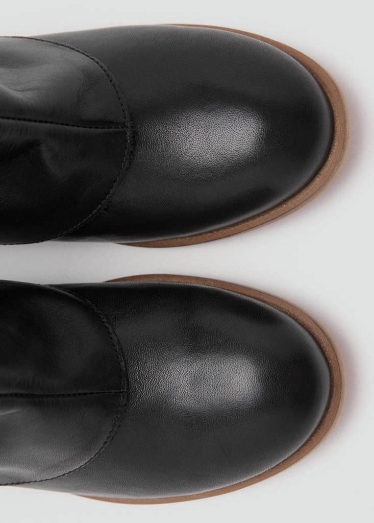 Leather ankle boots with embroidered details — Black