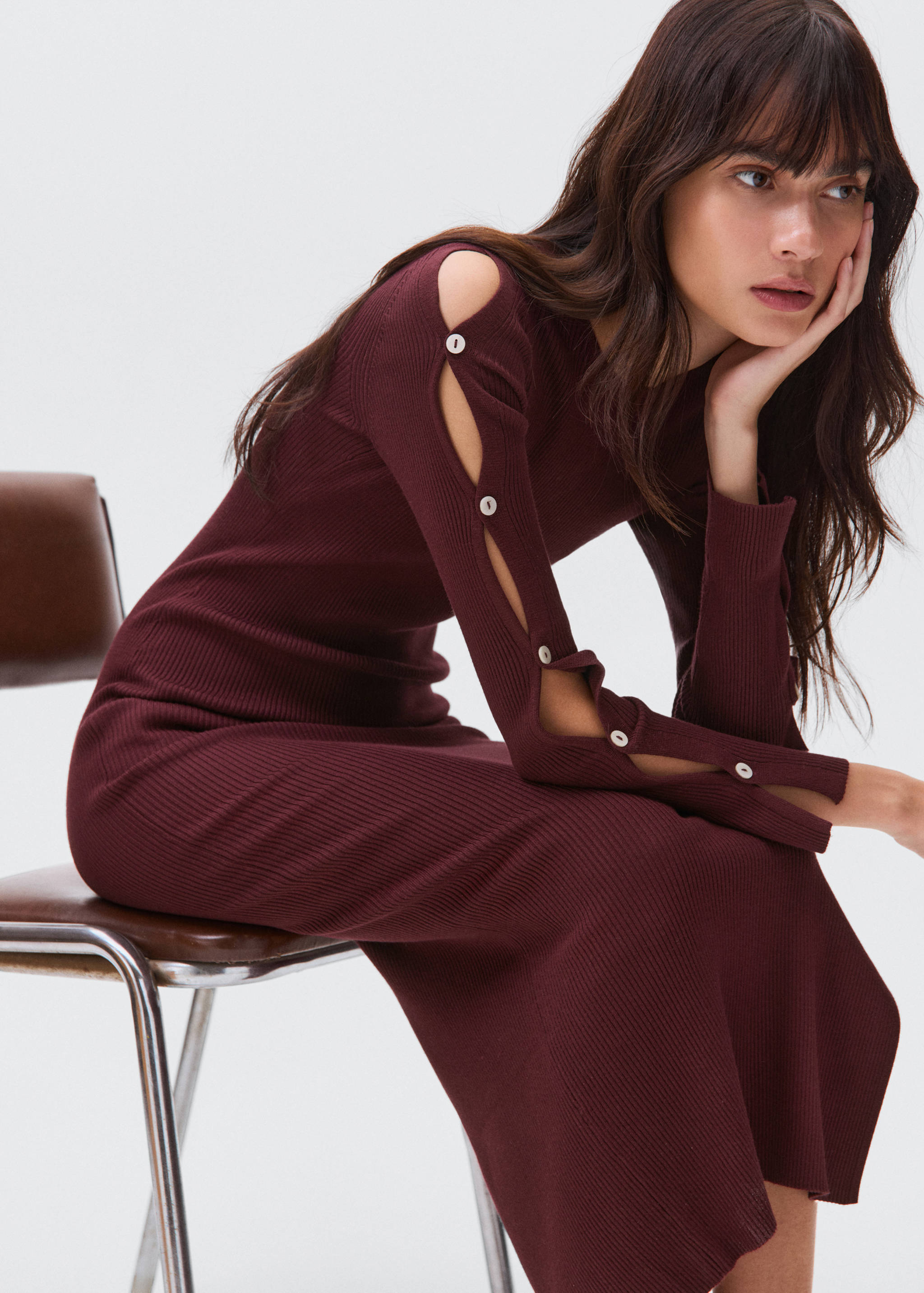 Long buttoned dress - Details of the article 2