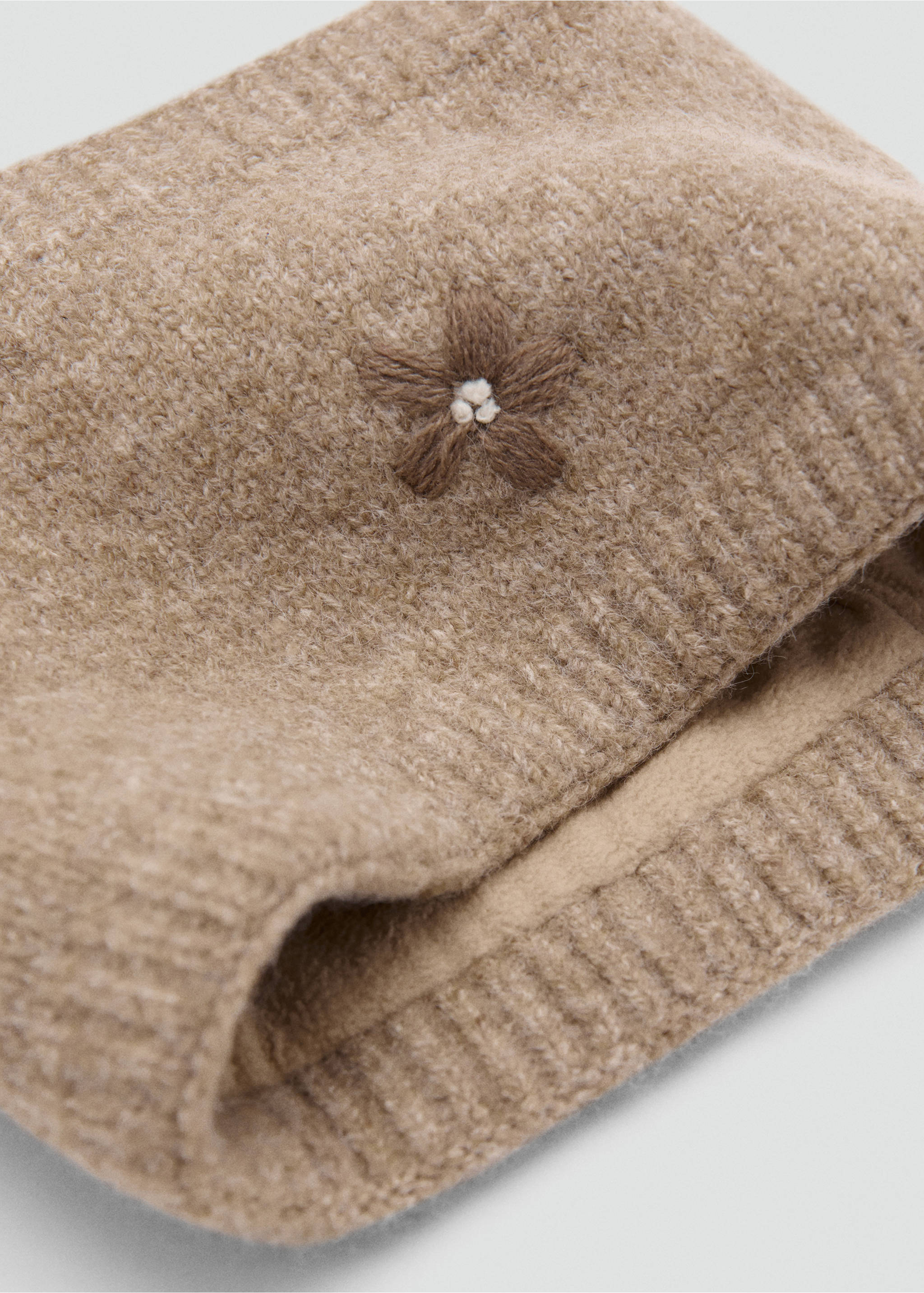 Embroidered knitted scarf - Medium plane, Sand. Ref: 17066347-00.