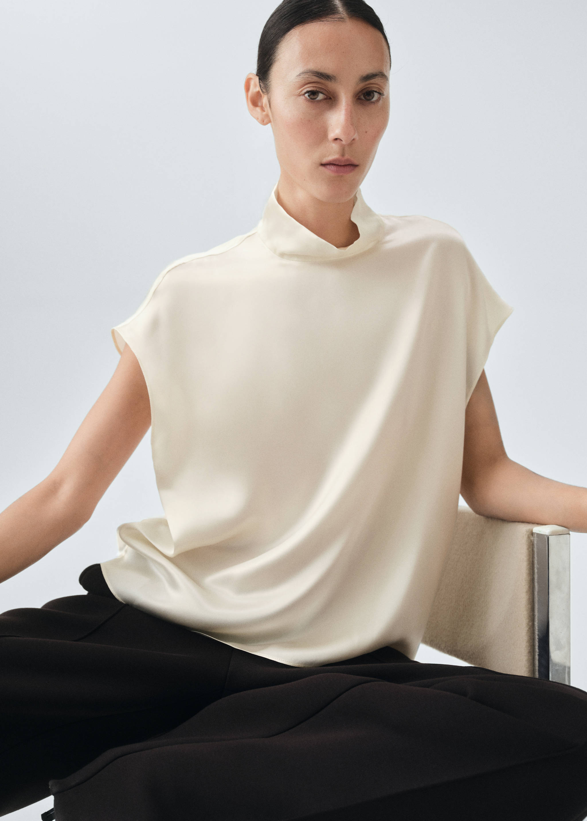 100% silk satin turtleneck blouse - Details of the article 2