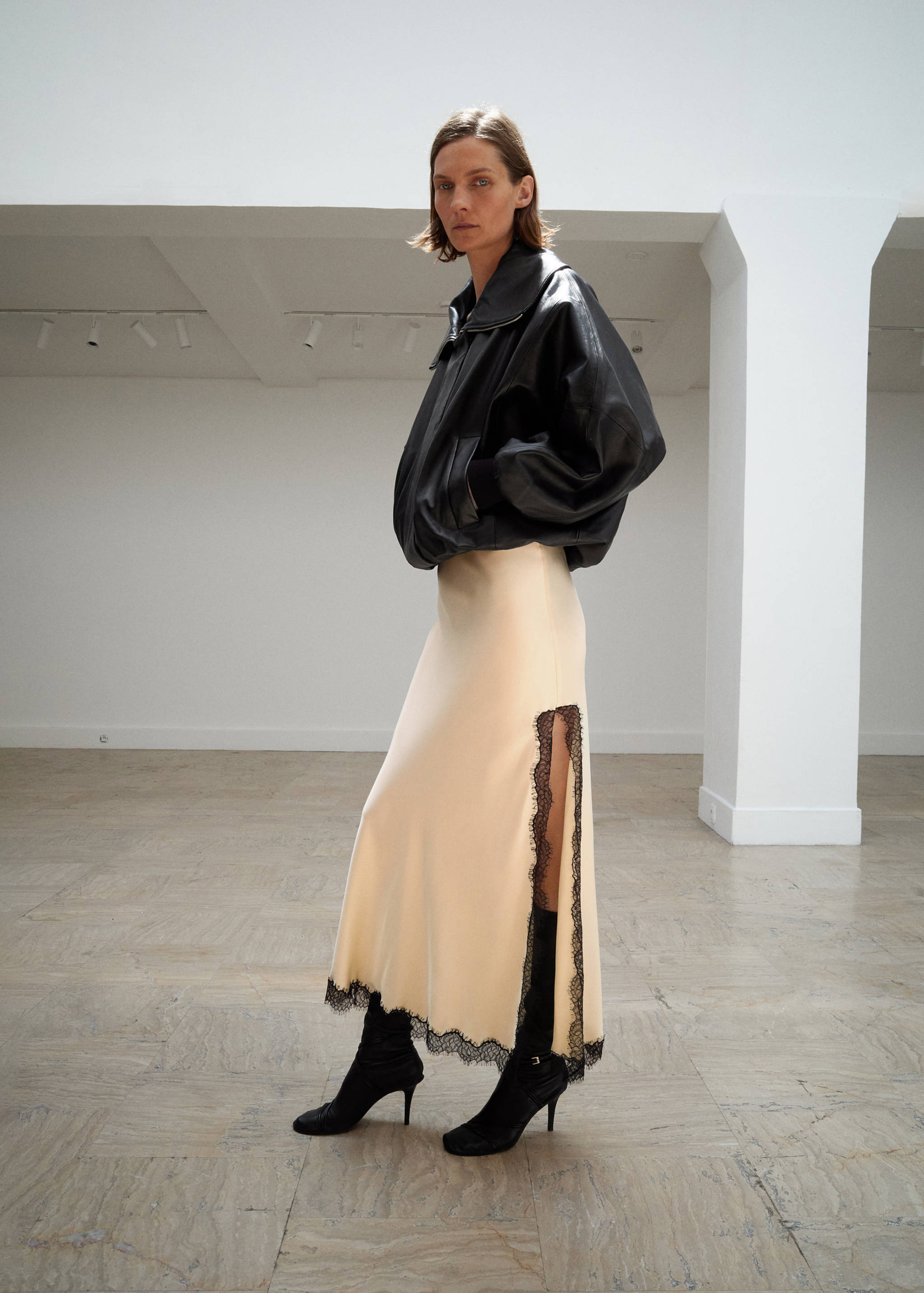 High leather boots with straps - Details of the article 9