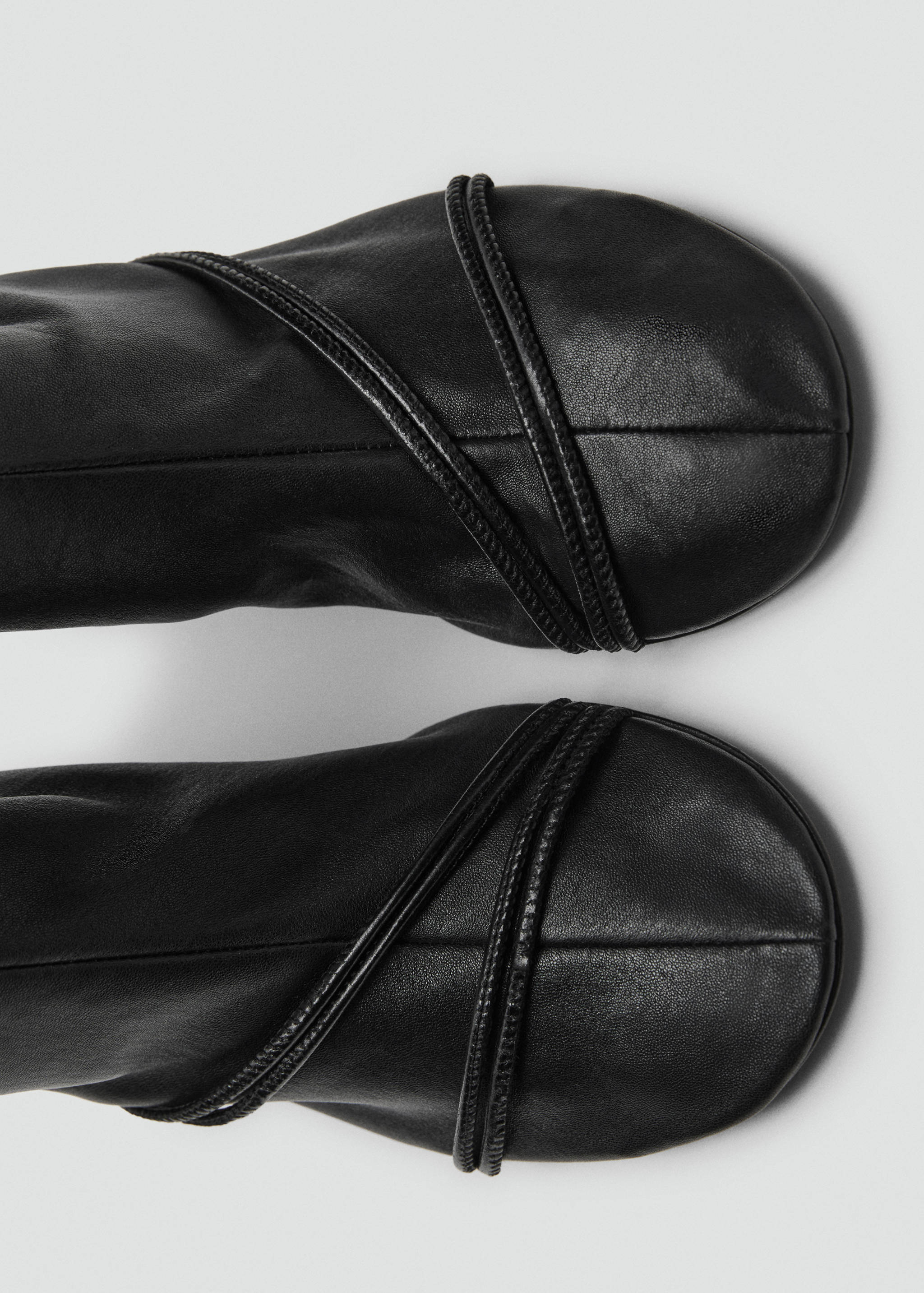 High leather boots with straps - Details of the article 2