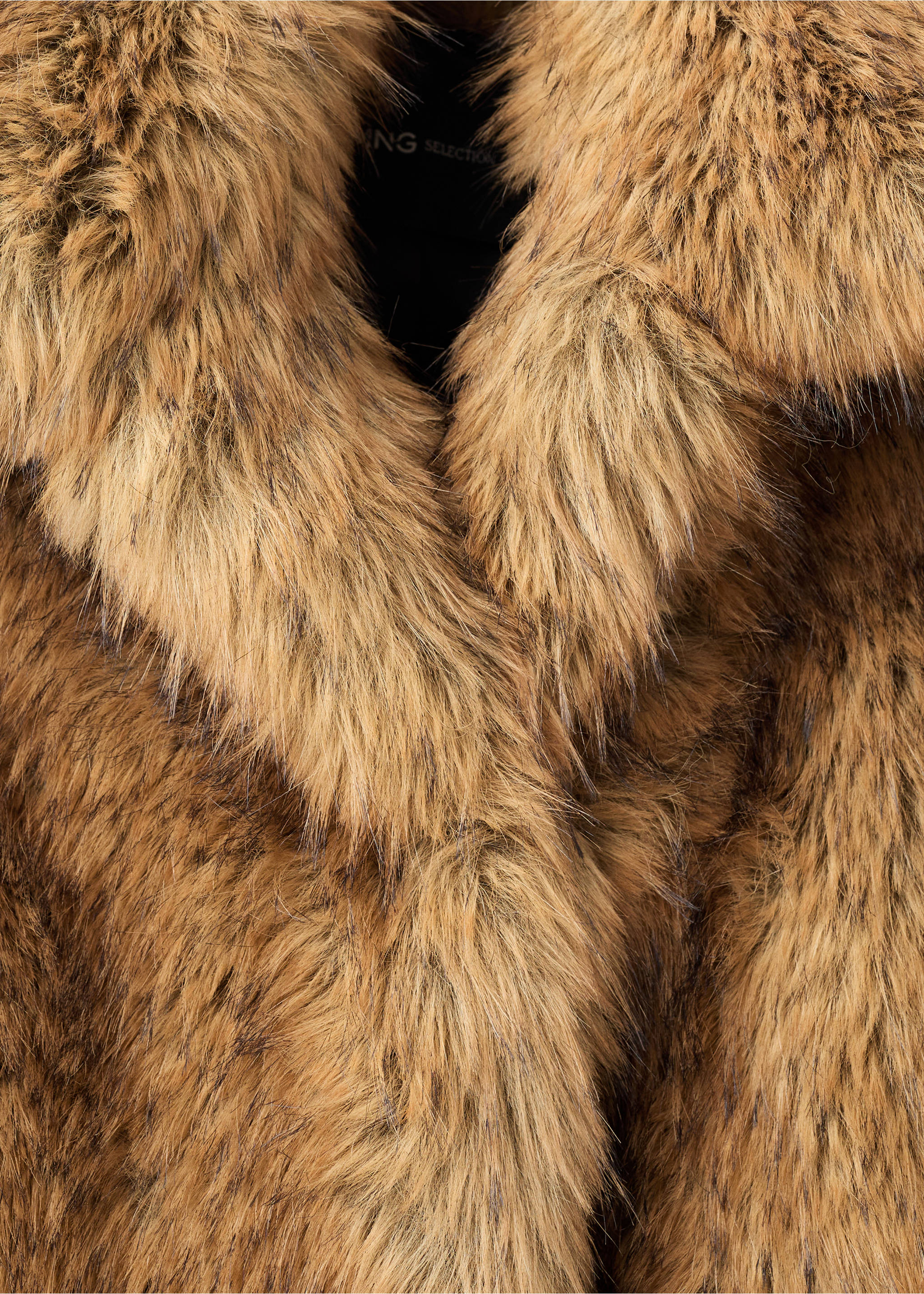 Faux-fur jacket with lapels - Details of the article 8, Brown. Ref: 17066357-00.