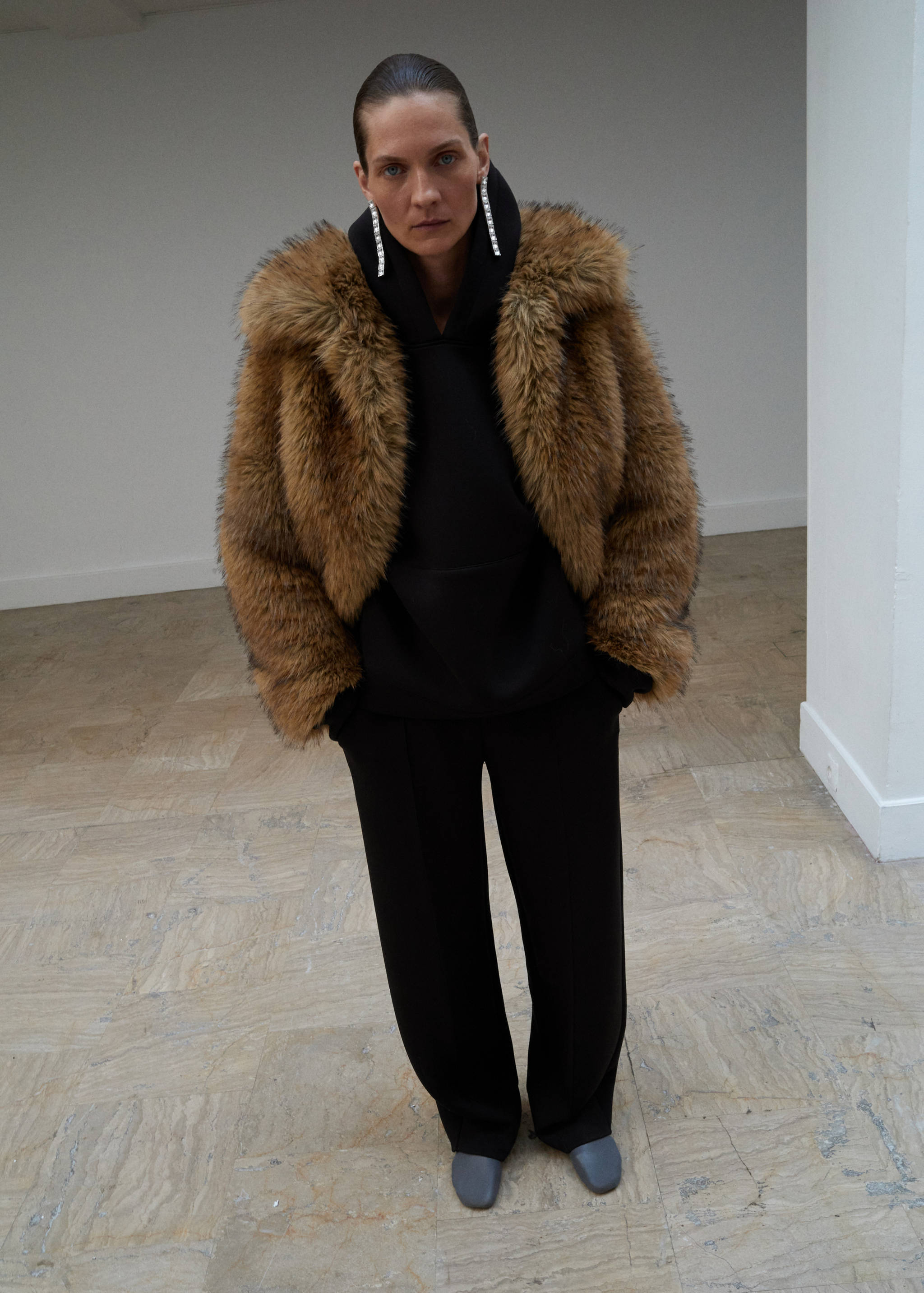 Jogger trousers with seam detail - General plane