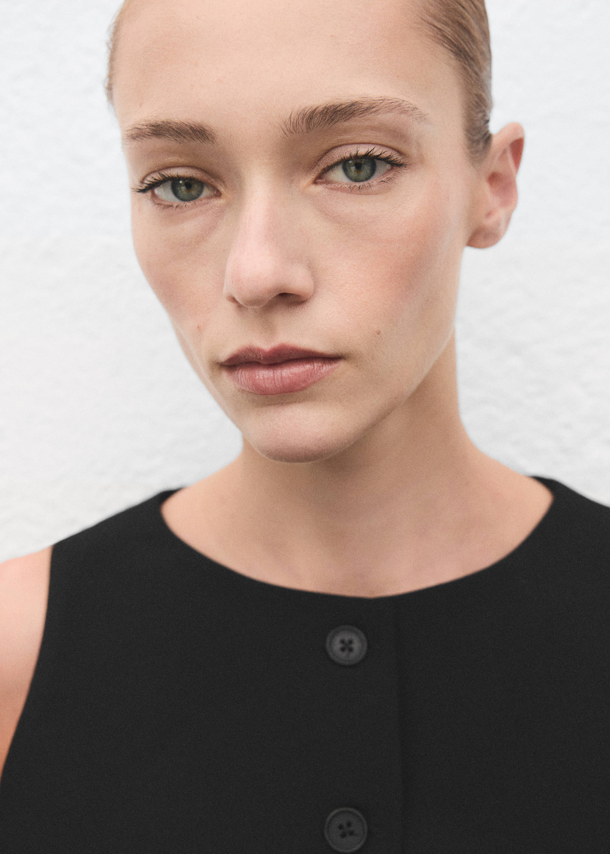 Suit waistcoat with buttons - Details of the article 2