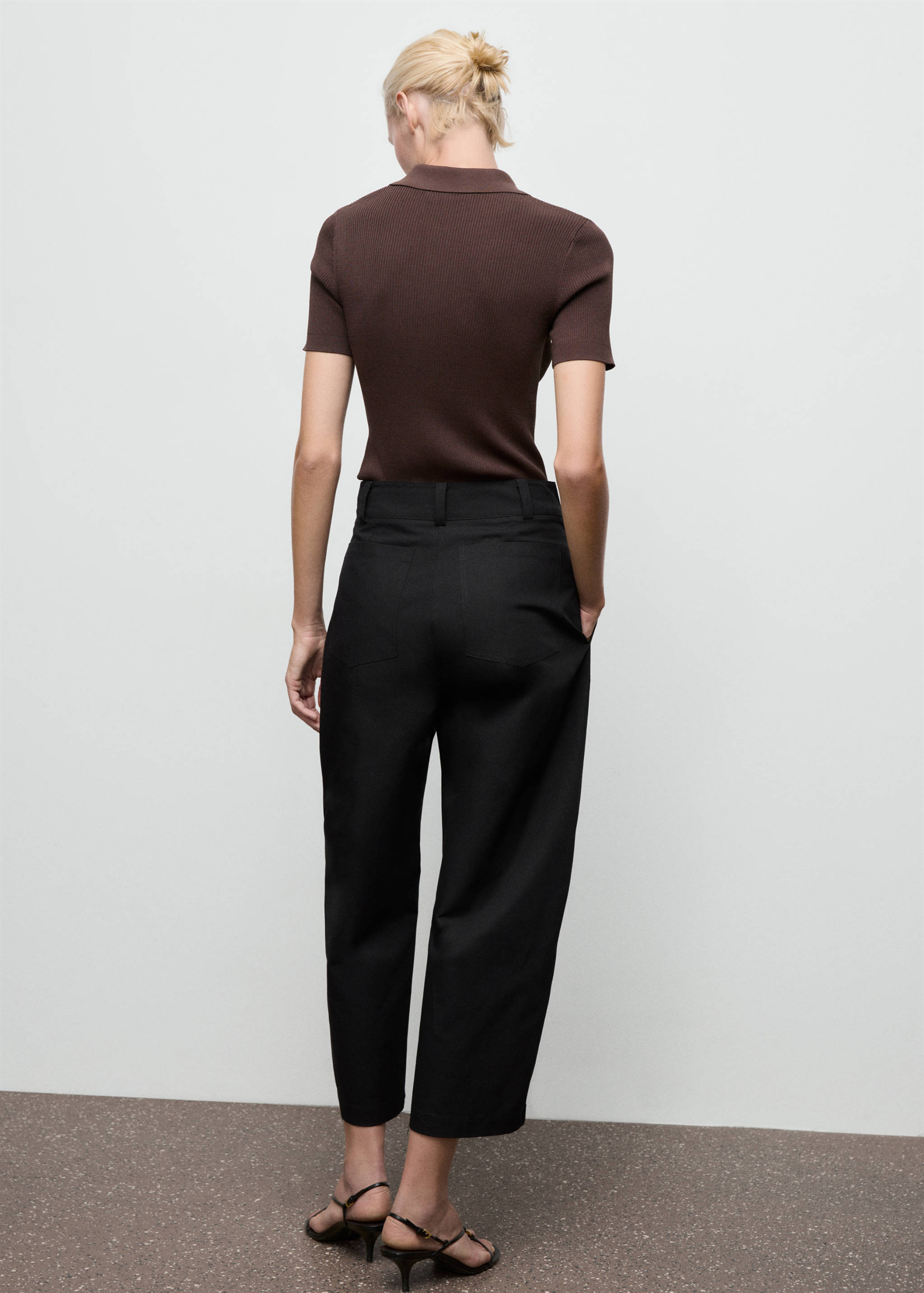 High-waisted balloon trousers - Reverse of the article