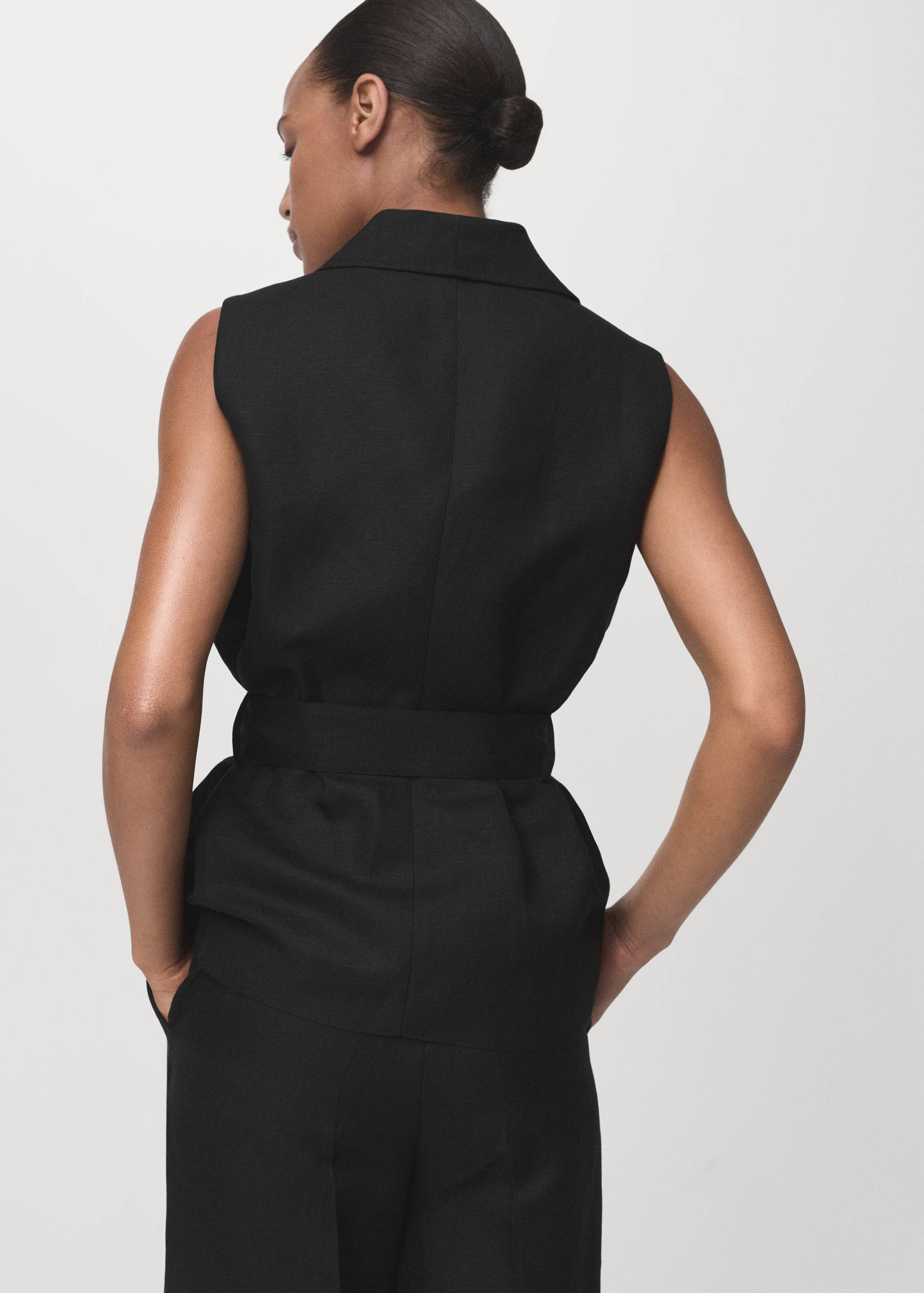 Linen suit vest with belt - Reverse of the article