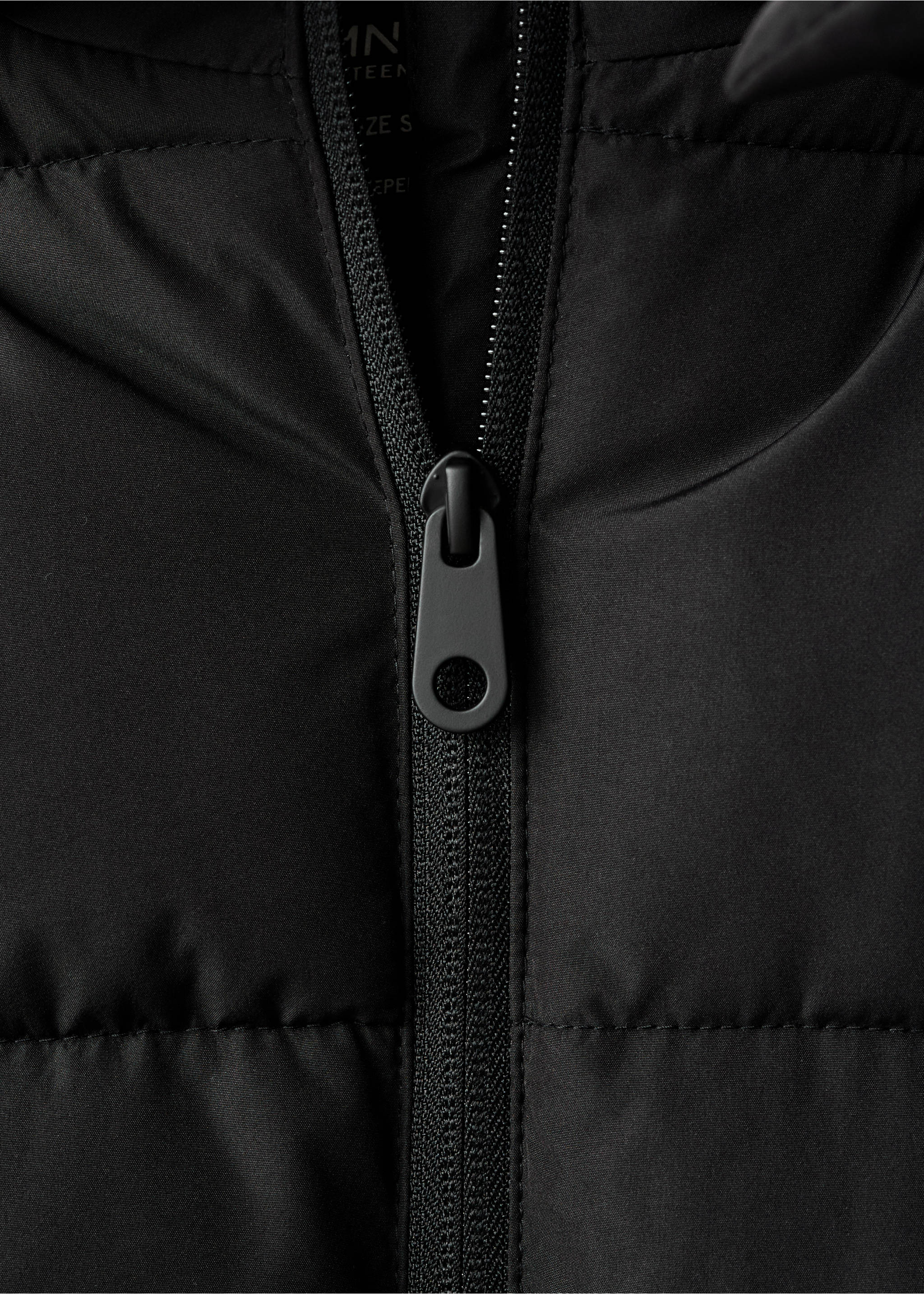 Anorak acolchado capucha - Detalle del artículo 8, Negro. Ref: 17067121-00.