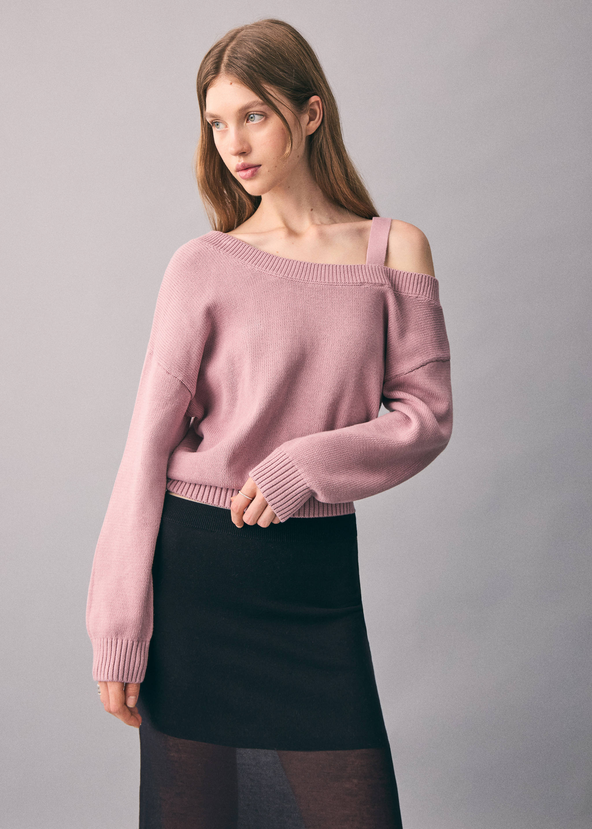 Jupe longue semi-transparente - Plan moyen