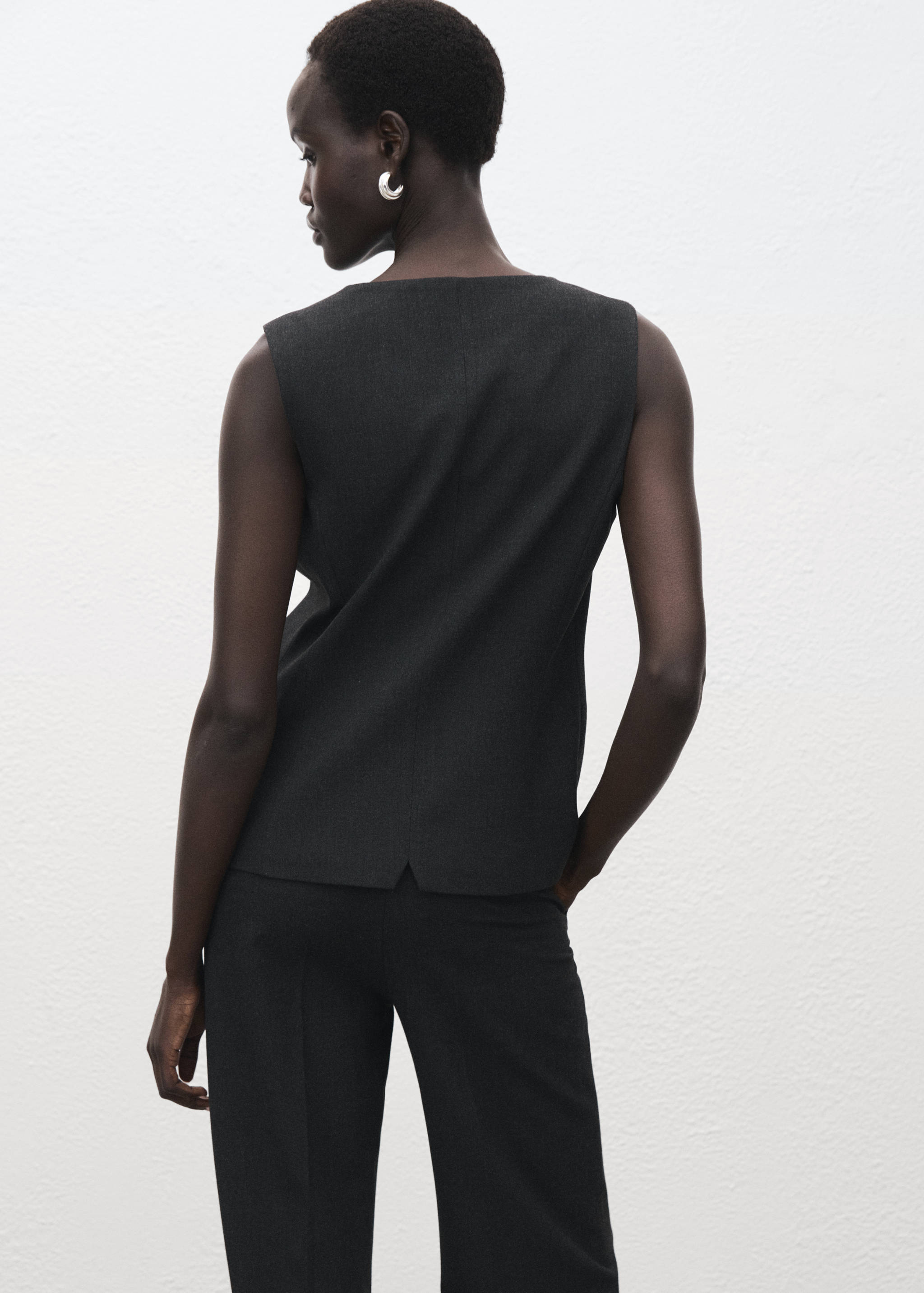 Round-neck suit vest - Reverse of the article