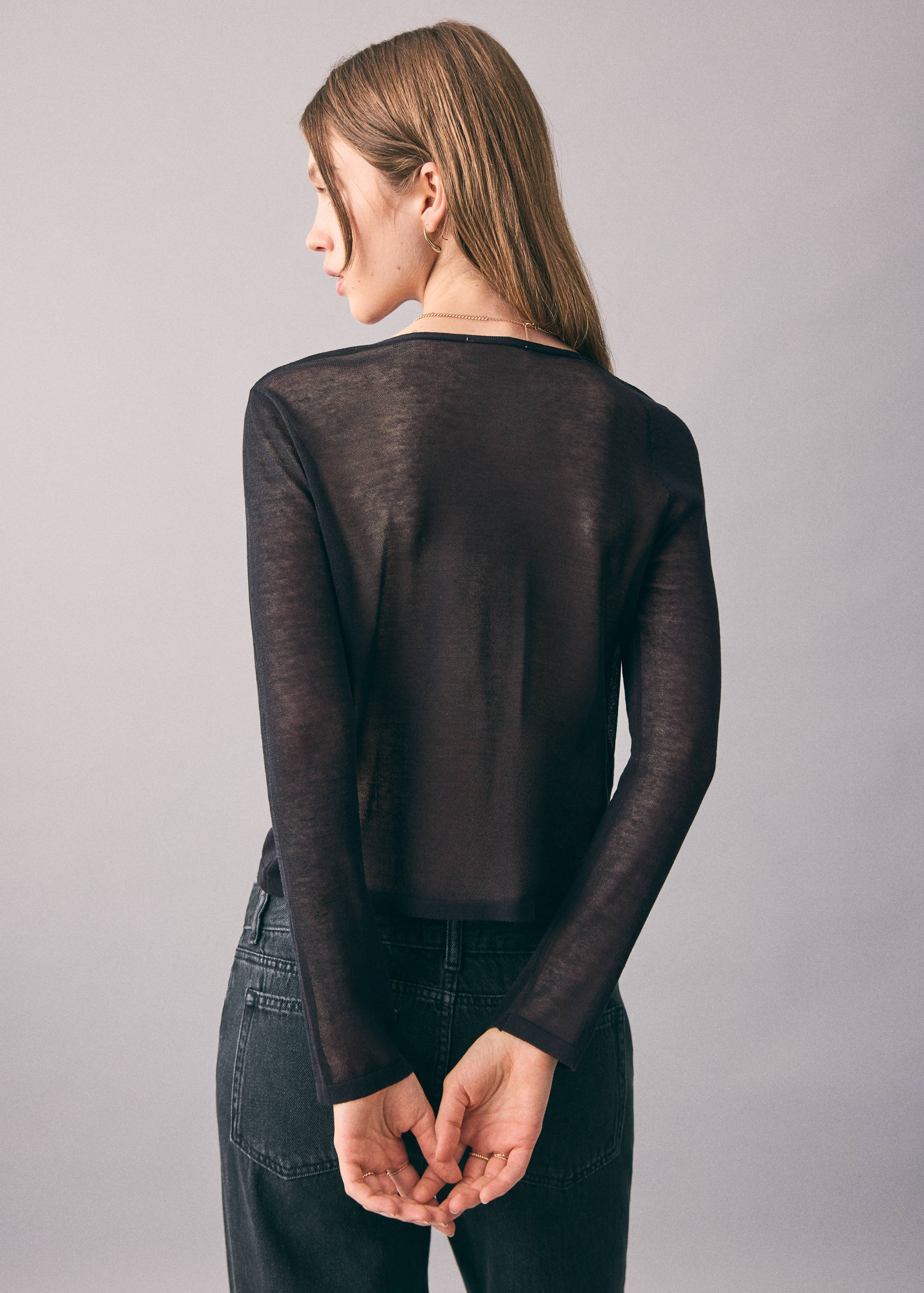 T-shirt with asymmetrical neckline - Reverse of the article