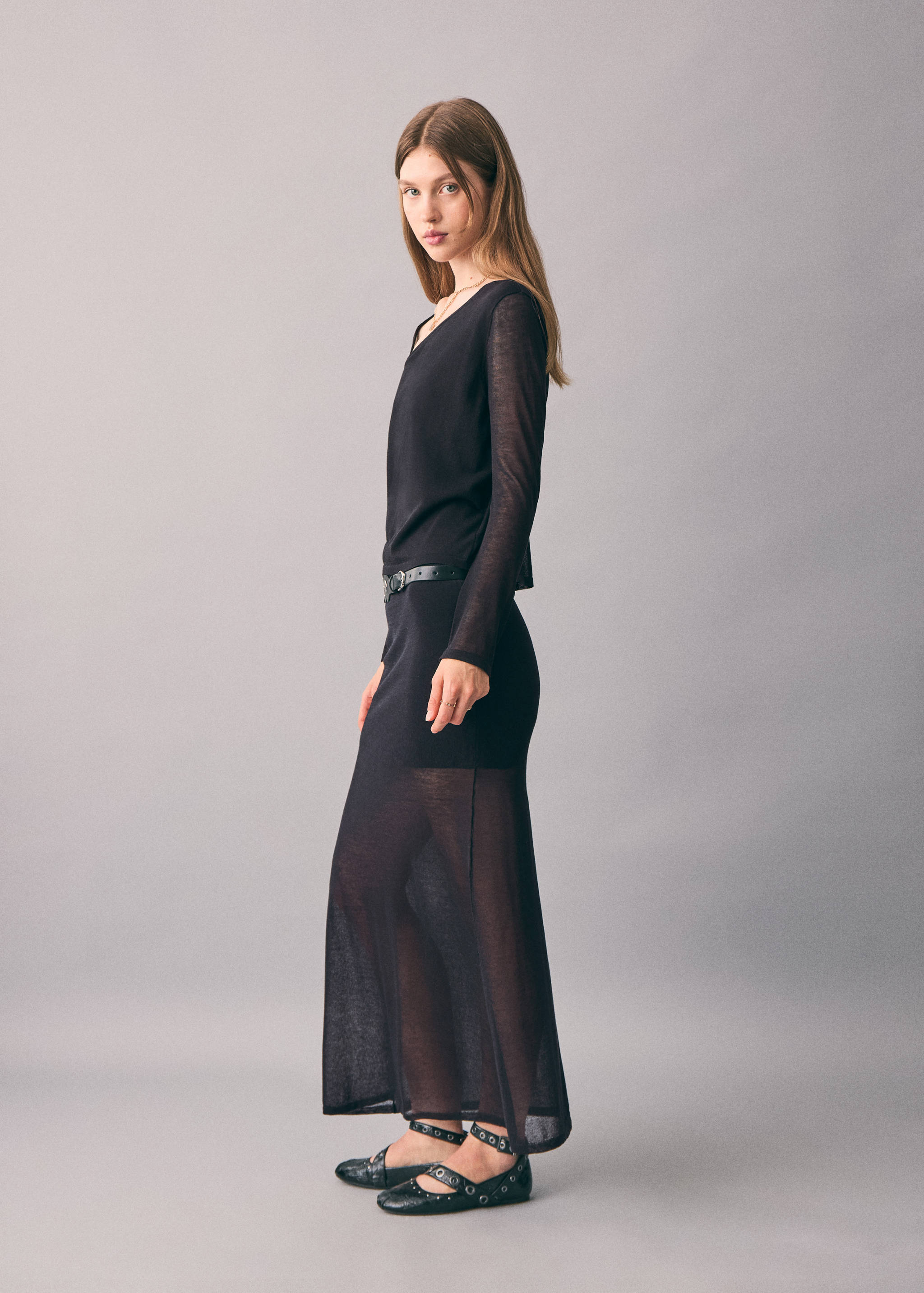 T-shirt with asymmetrical neckline - Details of the article 2