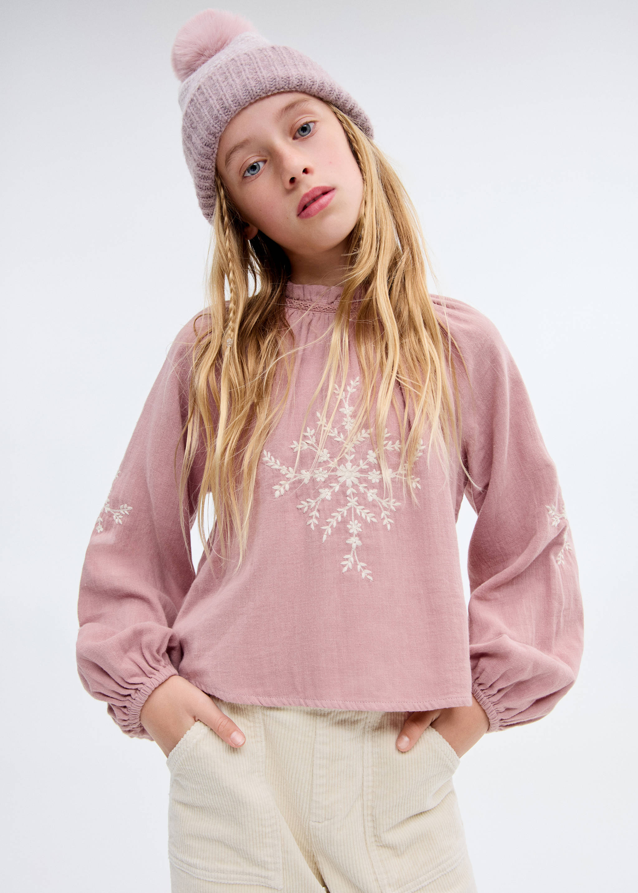 Cotton blouse with floral embroidery - General plane