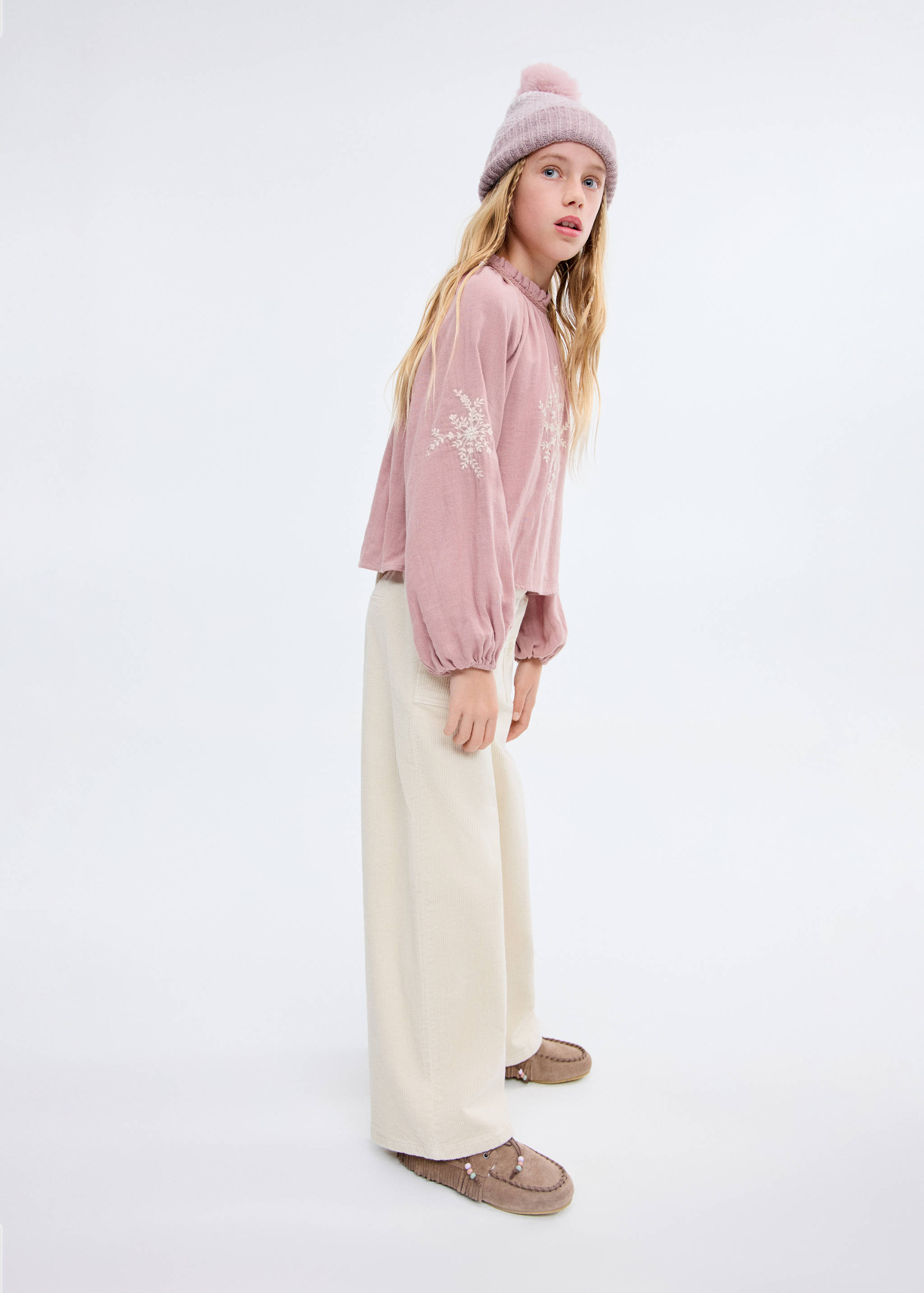 Cotton blouse with floral embroidery - Medium plane