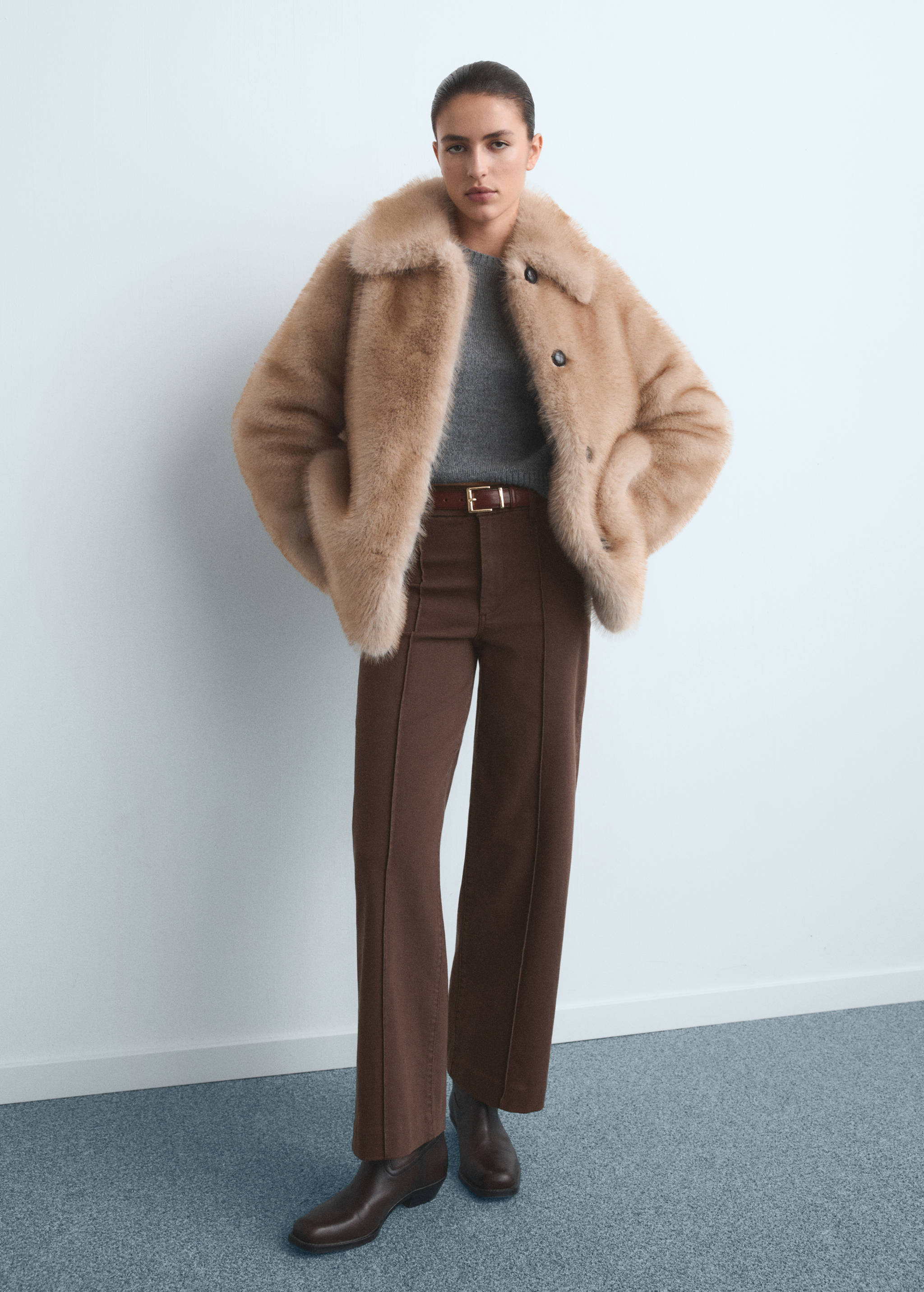 جينز واسع الساق بخصر عالي مع تفاصيل الخياطة - رؤية عامة