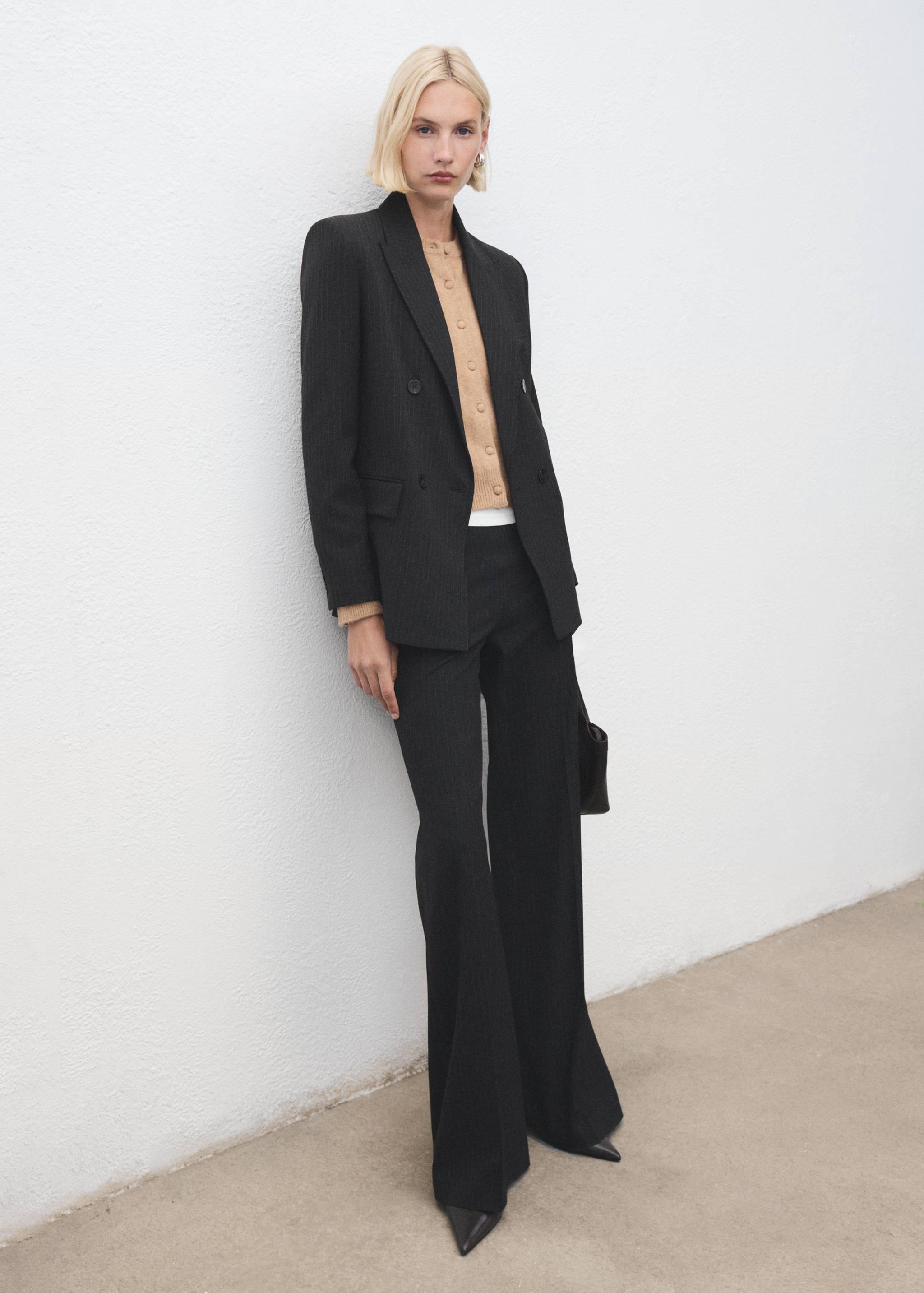 Knitted button cardigan - General plane