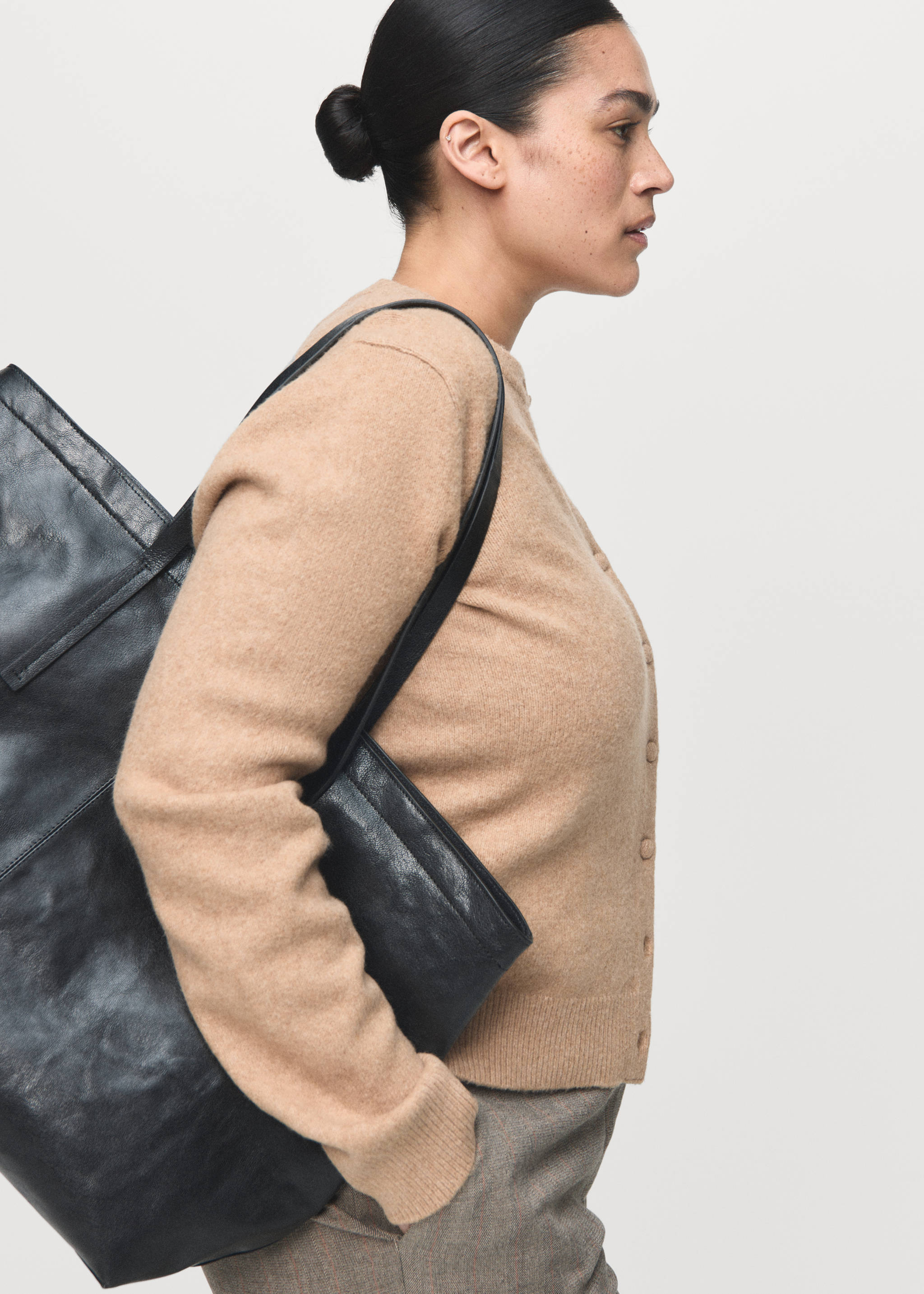 Knitted button cardigan - Details of the article 4