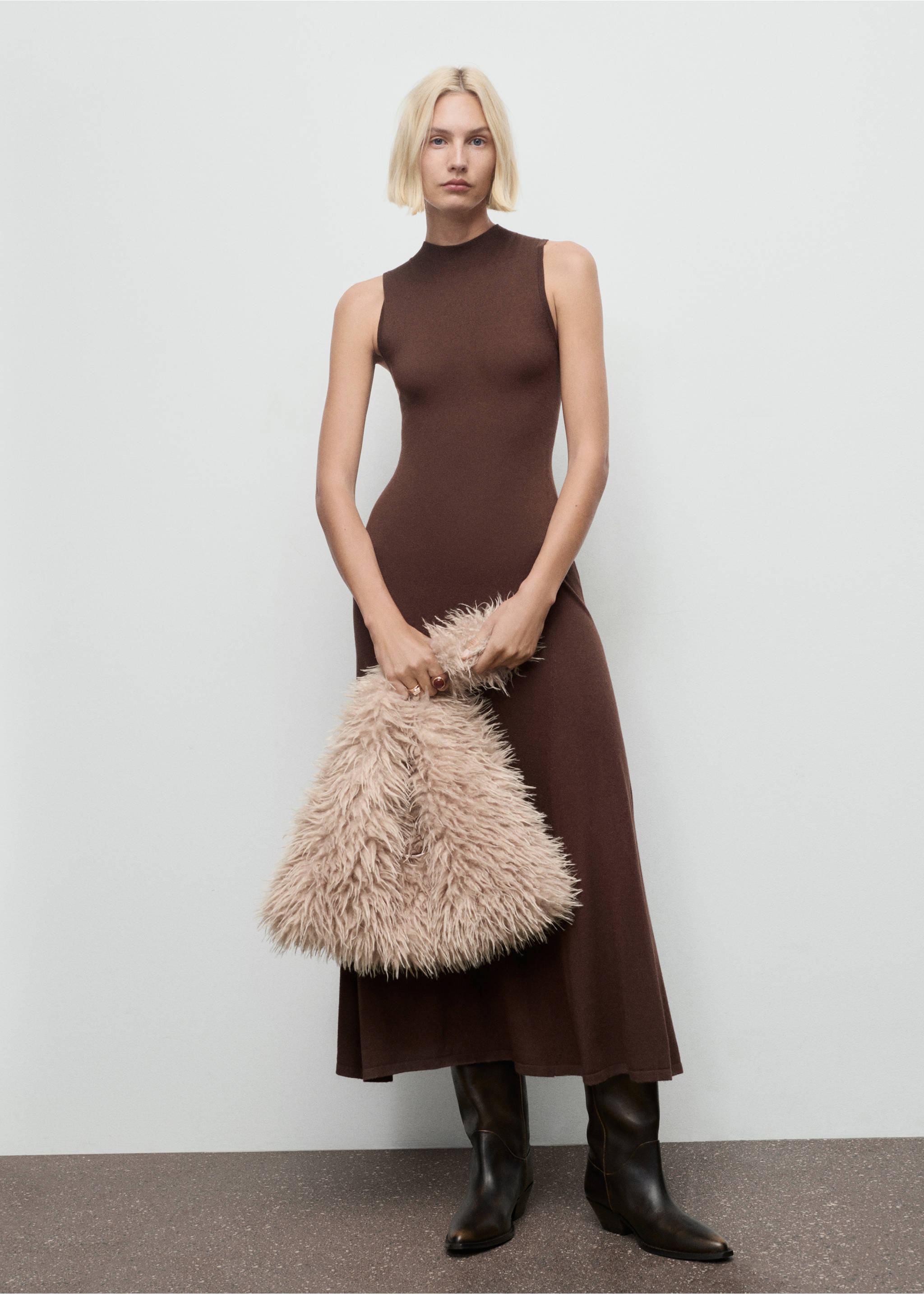 Perkins-neck knitted dress - General plane, Chocolate. Ref: 17067788-00.