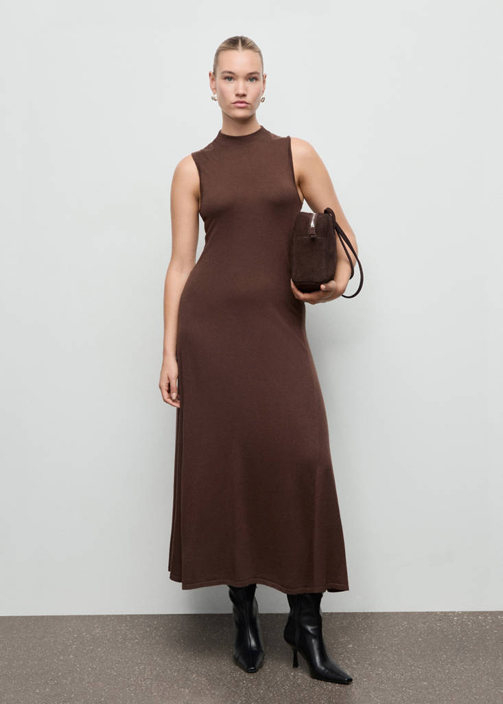 Perkins-neck knitted dress — Chocolate