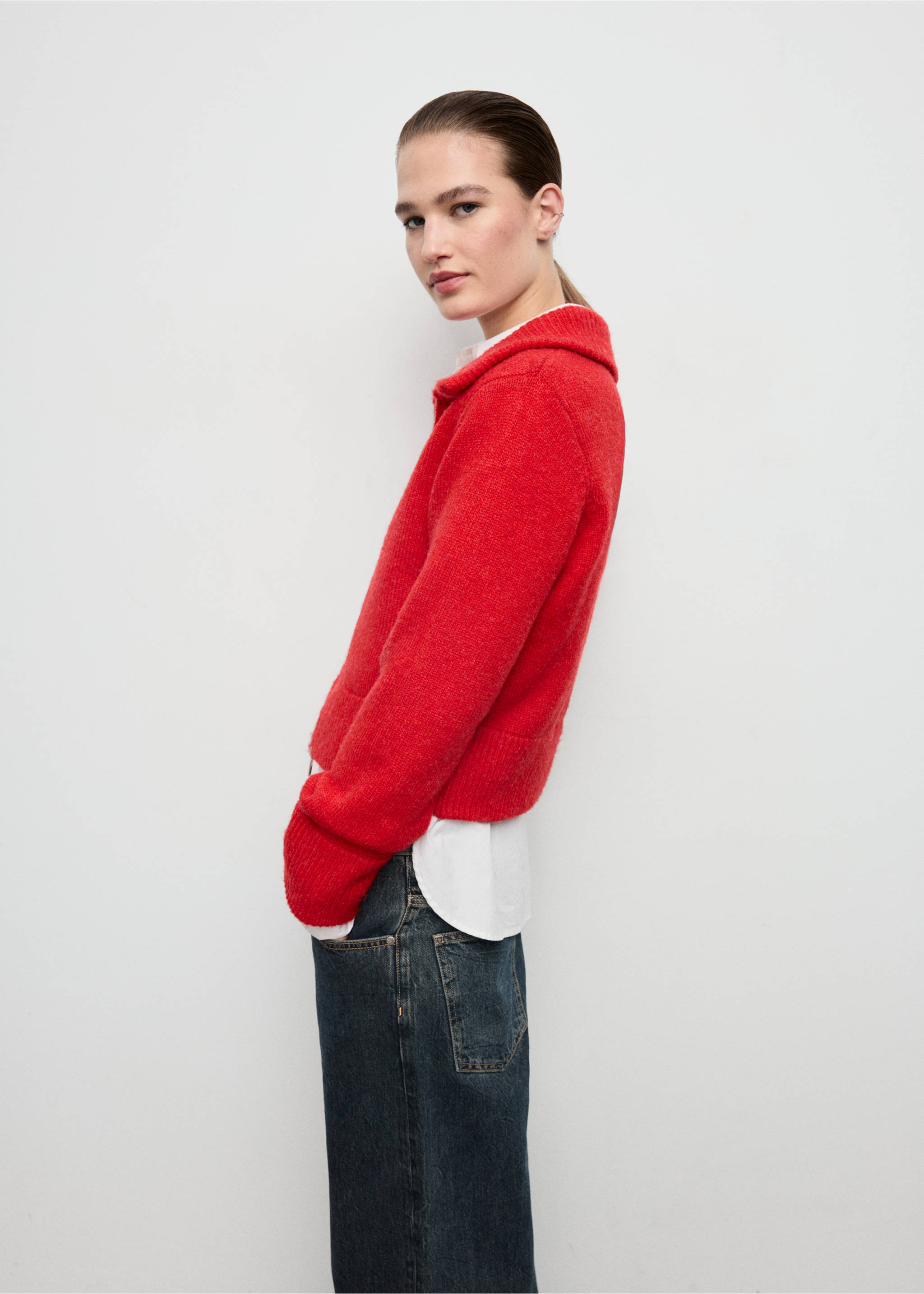 Cardigan with shirt collar - Medium plane, Red. Ref: 17067789-00.