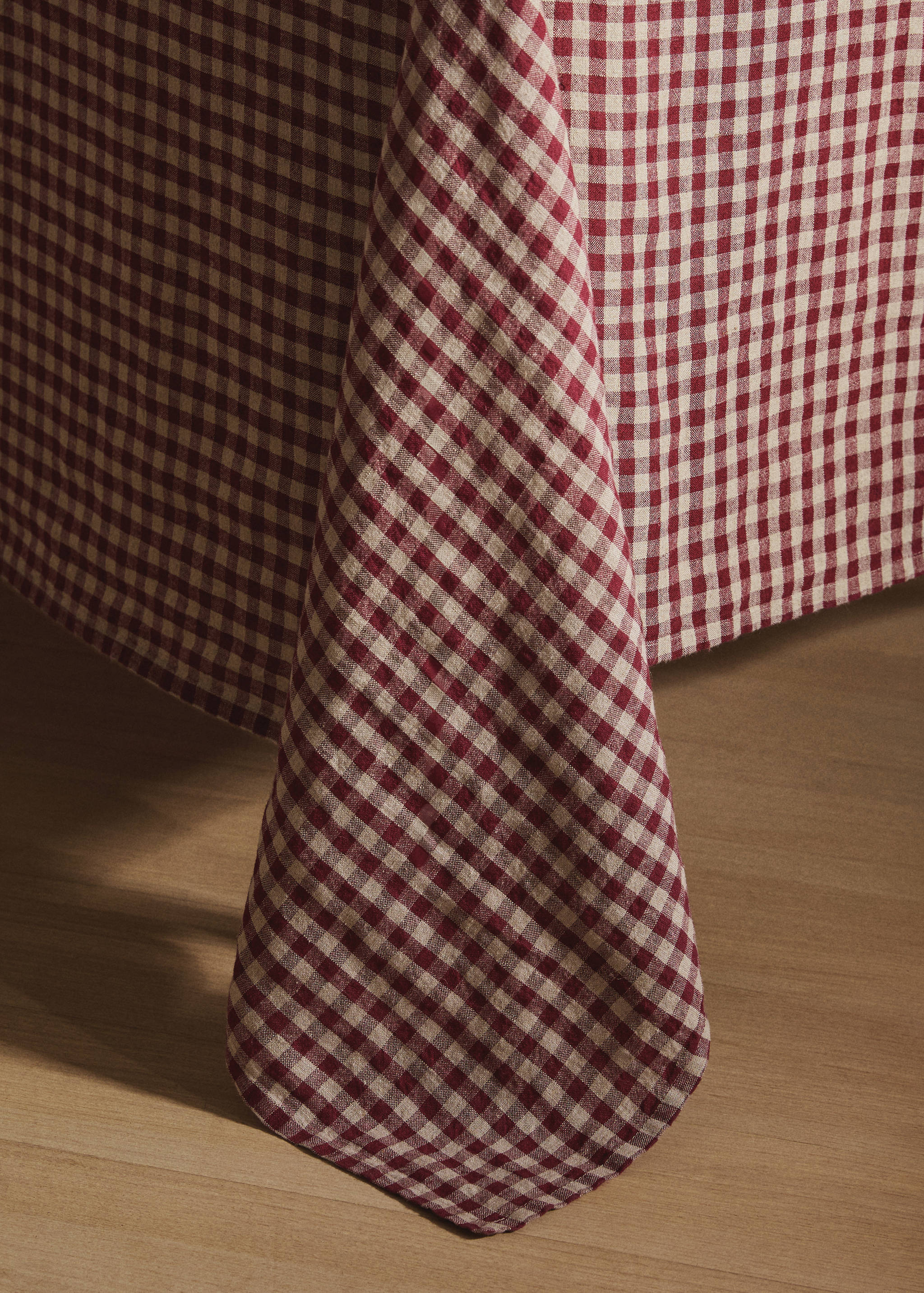 Gingham check linen tablecloth for 6 to 8 diners - Details of the article 7