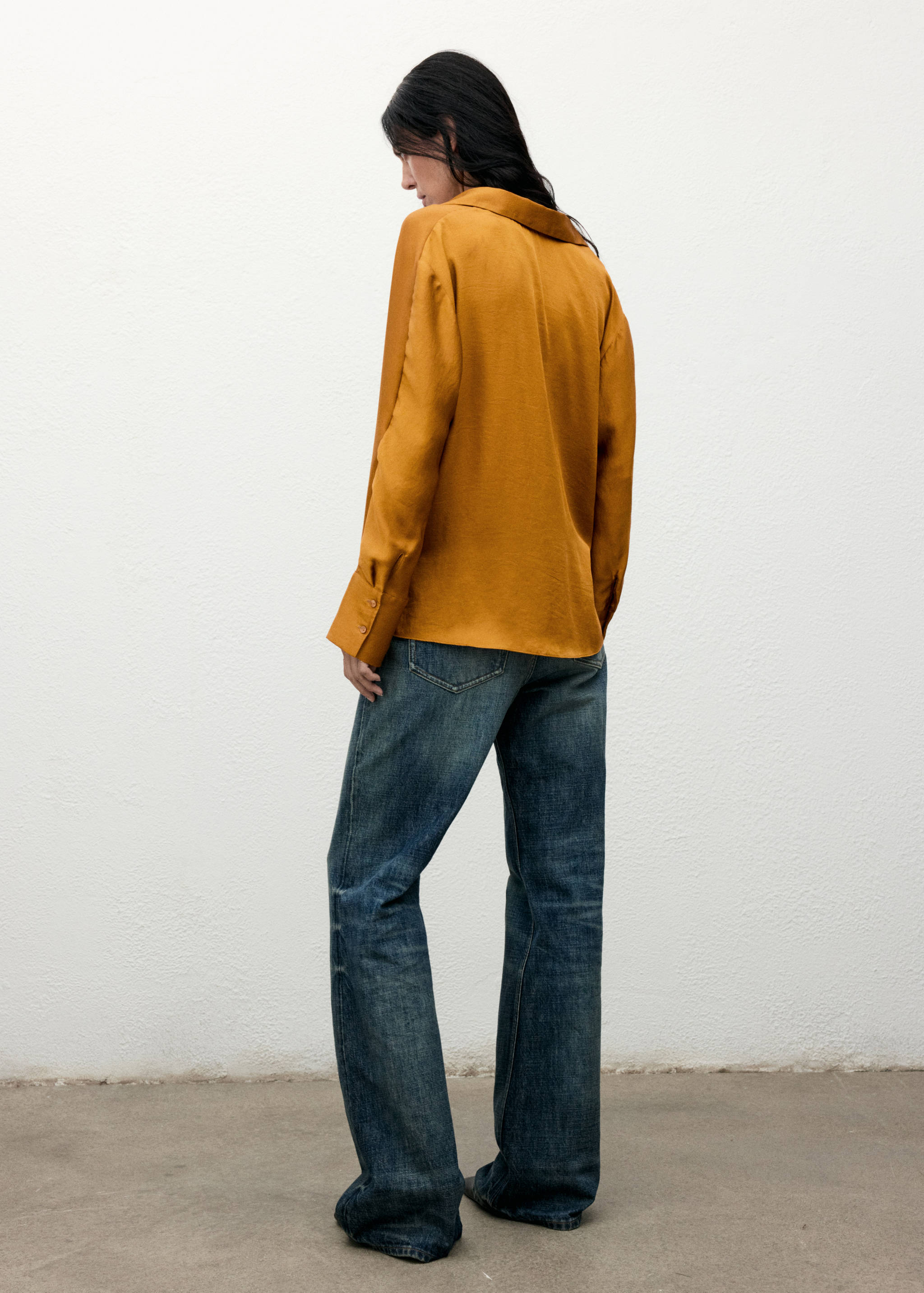 Сатиновая рубашка с запахом - Обратная сторона изделия