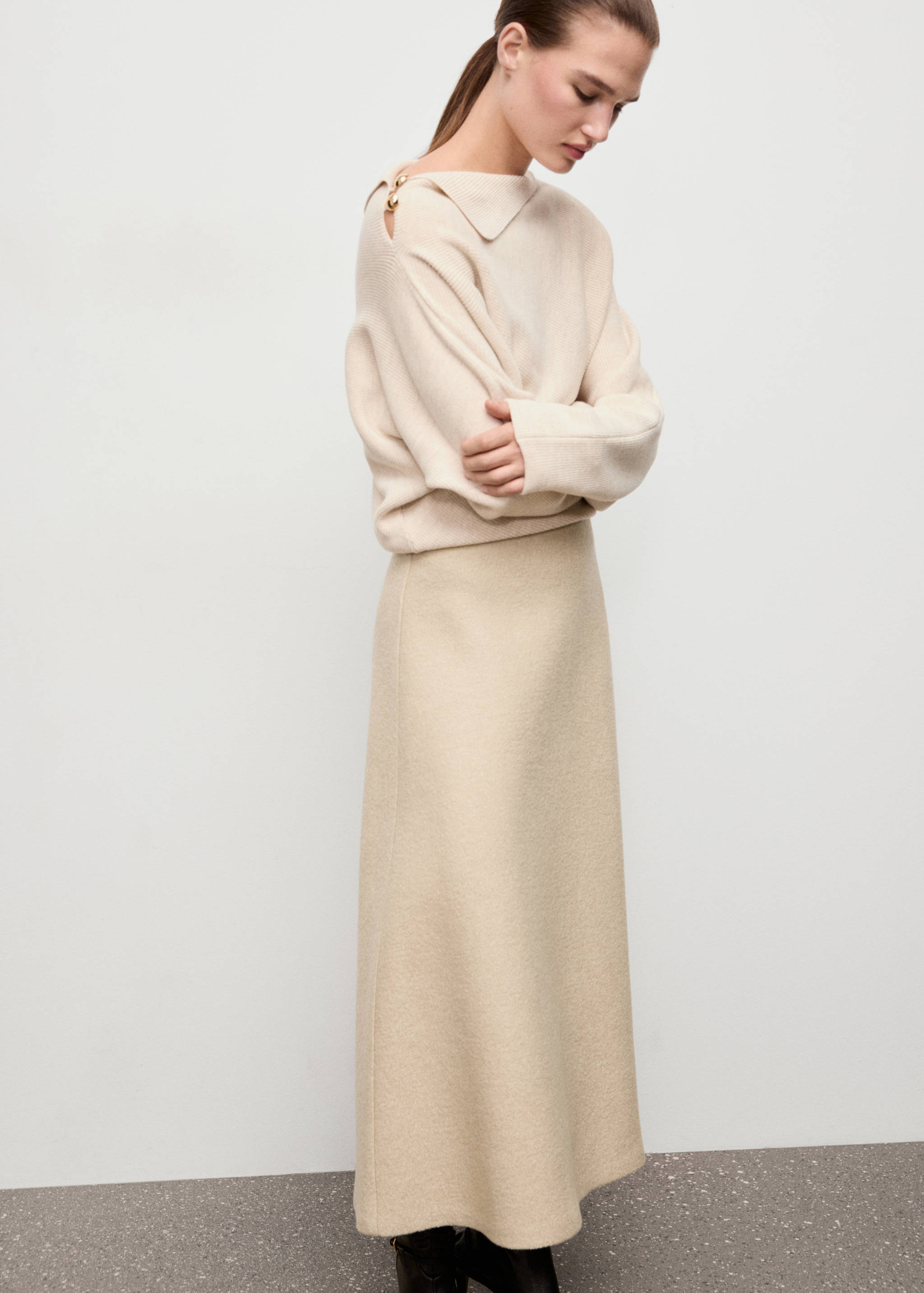 Jupe en laine évasée - Plan moyen