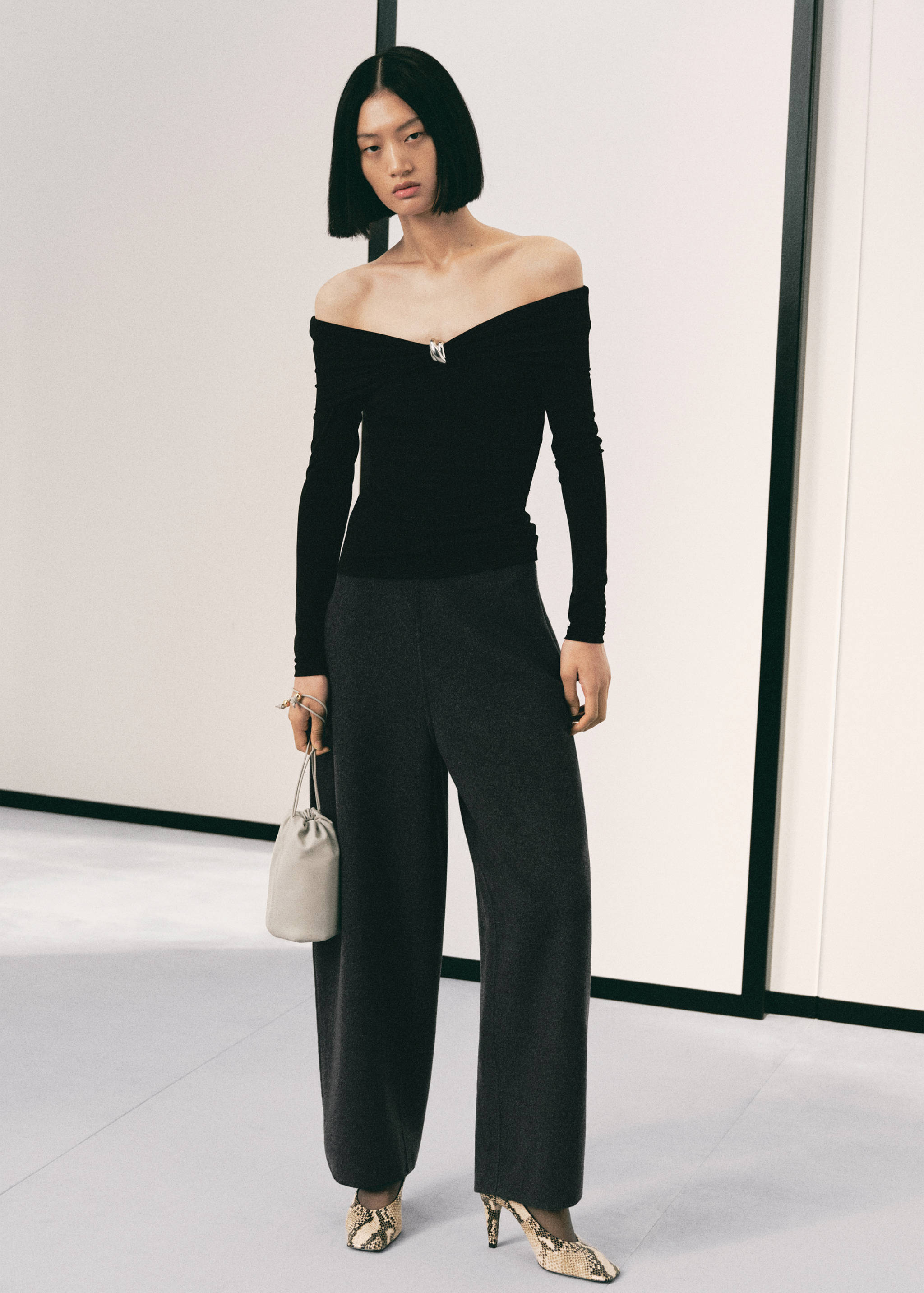 Μπλούζα στράπλες με μεταλλικό στοιχείο - Γενικό πλάνο