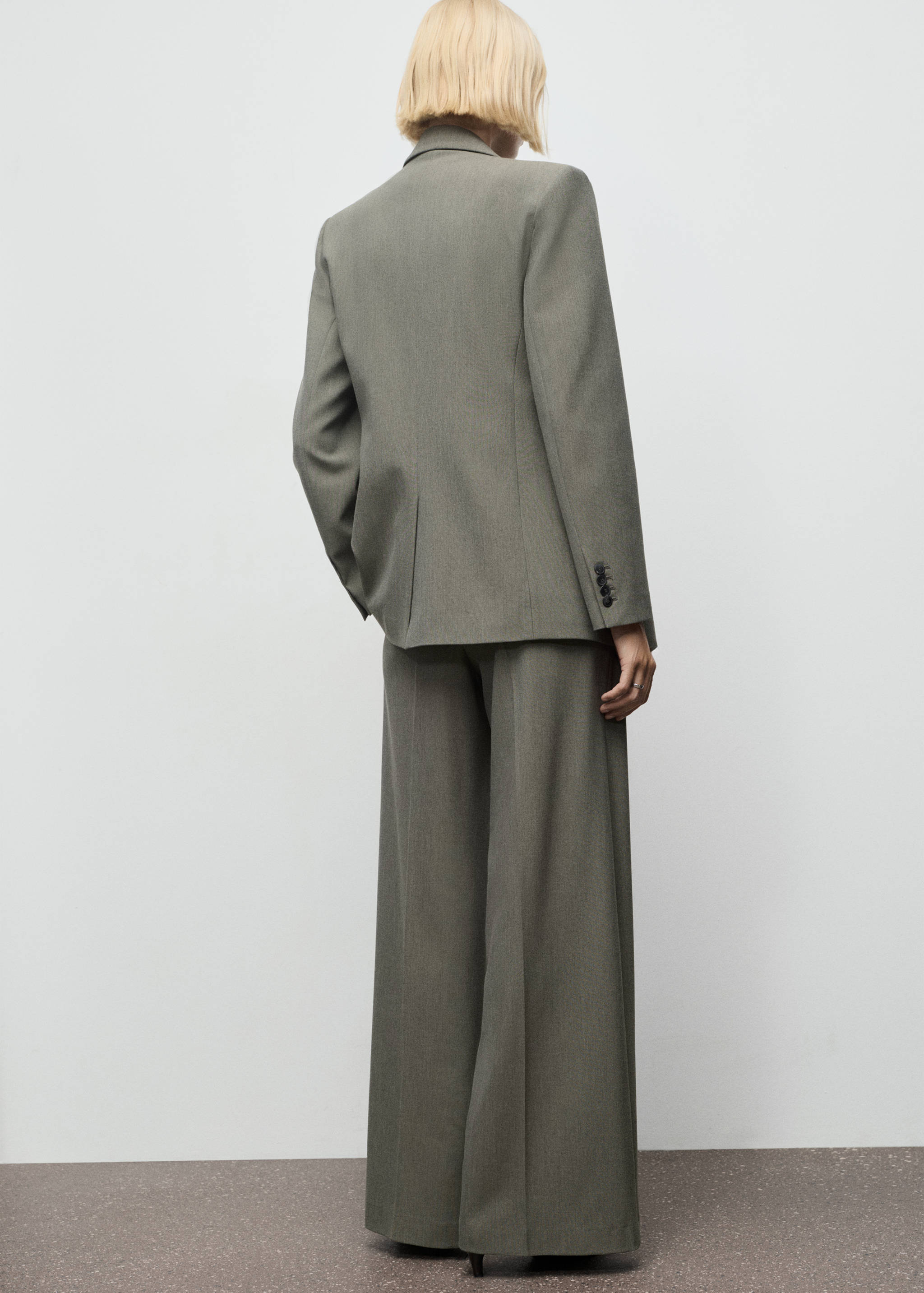 Suit blazer with flap pockets - Reverse of the article