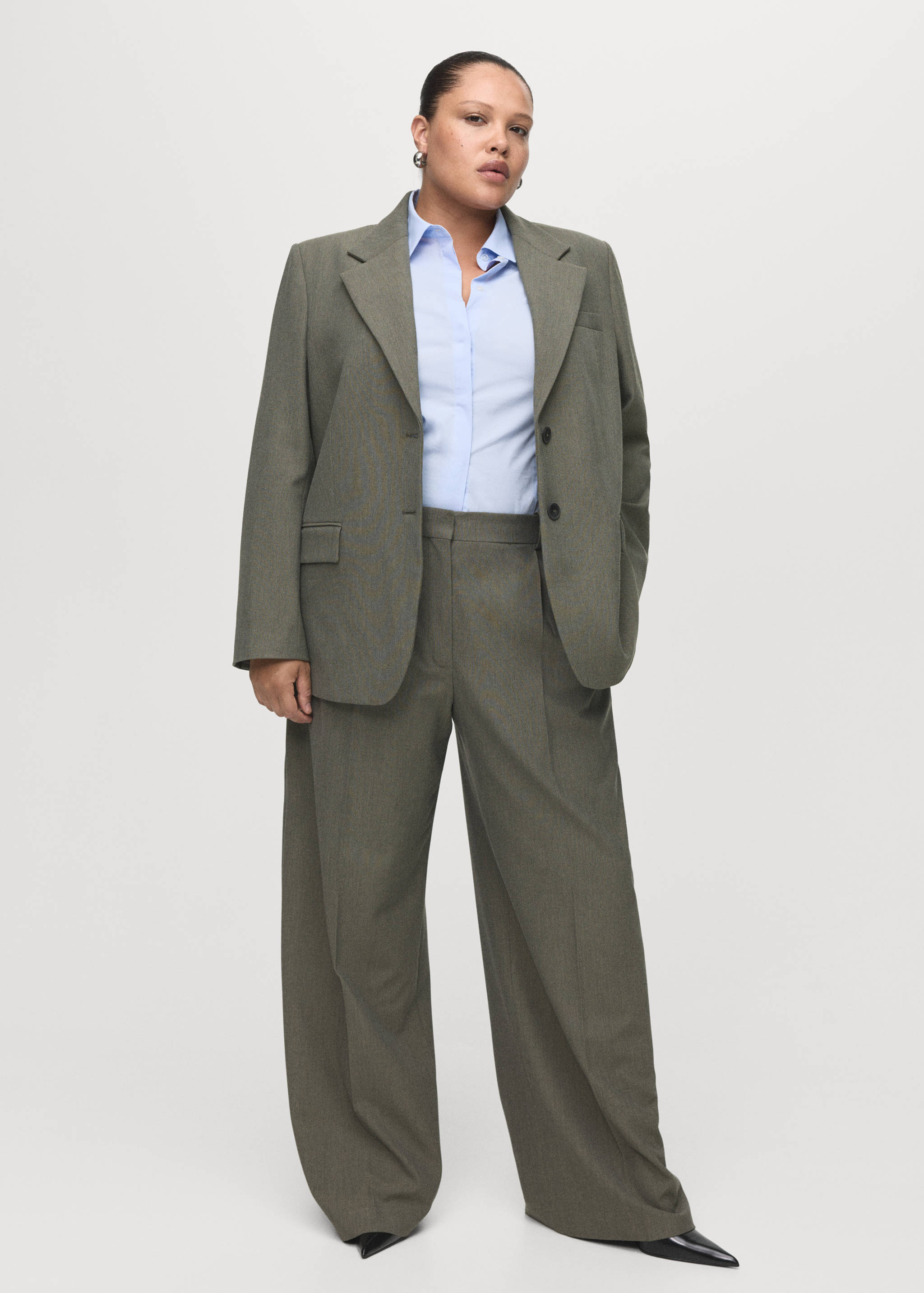 Suit blazer with flap pockets - Details of the article 3