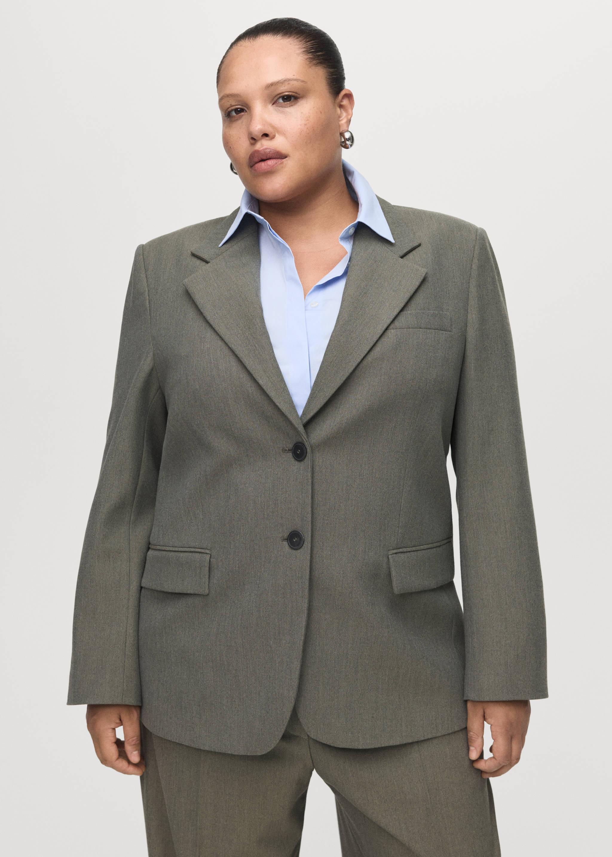 Suit blazer with flap pockets - Details of the article 5
