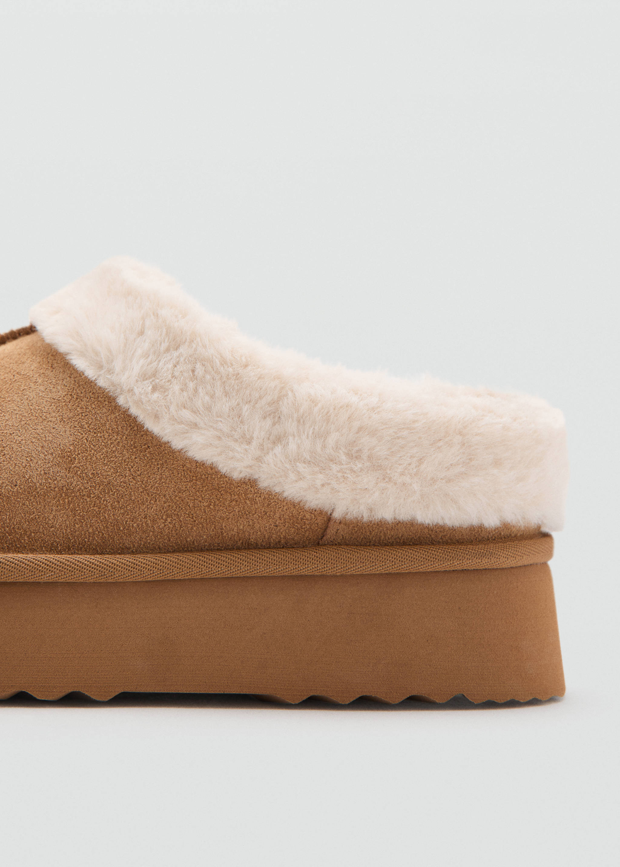 Platform clogs with sheepskin lining - Details of the article 1
