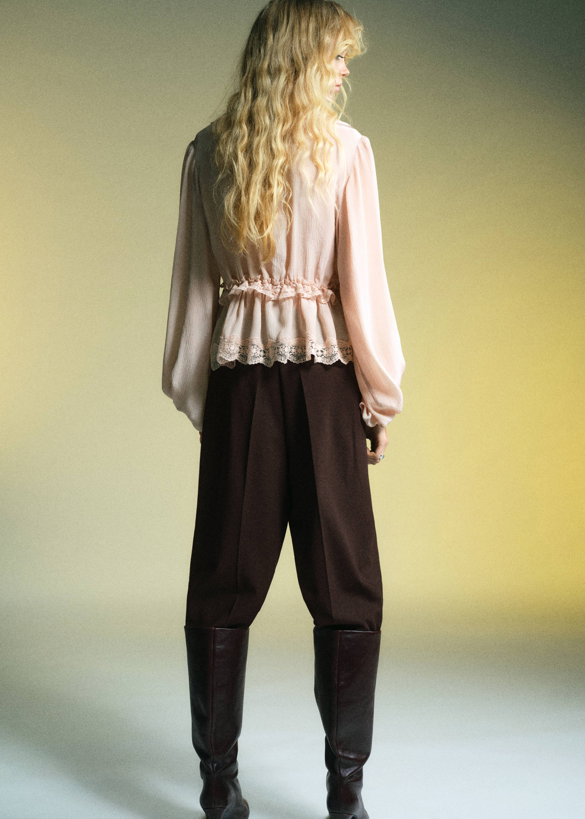 Calças wide leg com pinças e cintura média - Verso do artigo