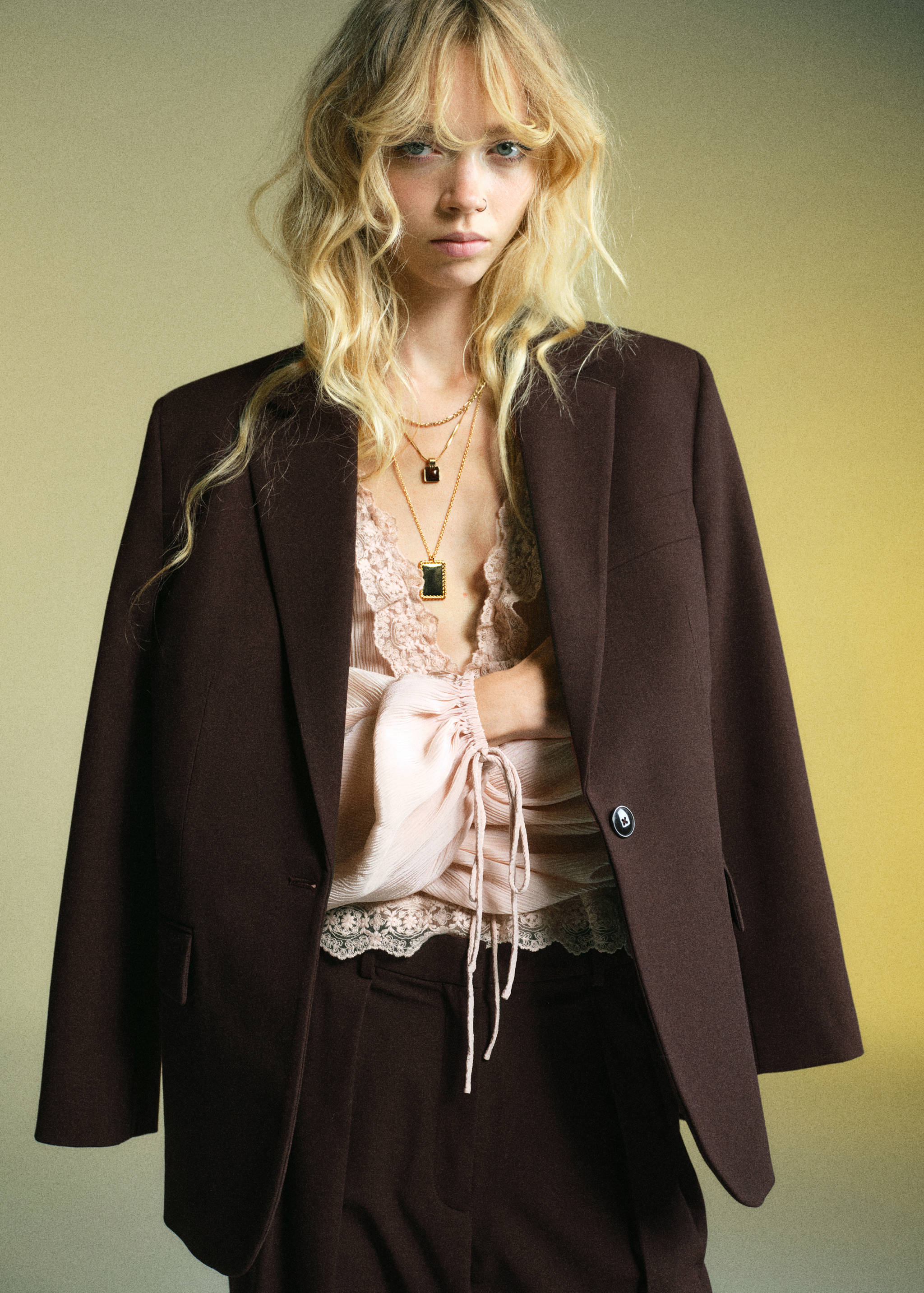 Calças wide leg com pinças e cintura média - Pormenor do artigo 1