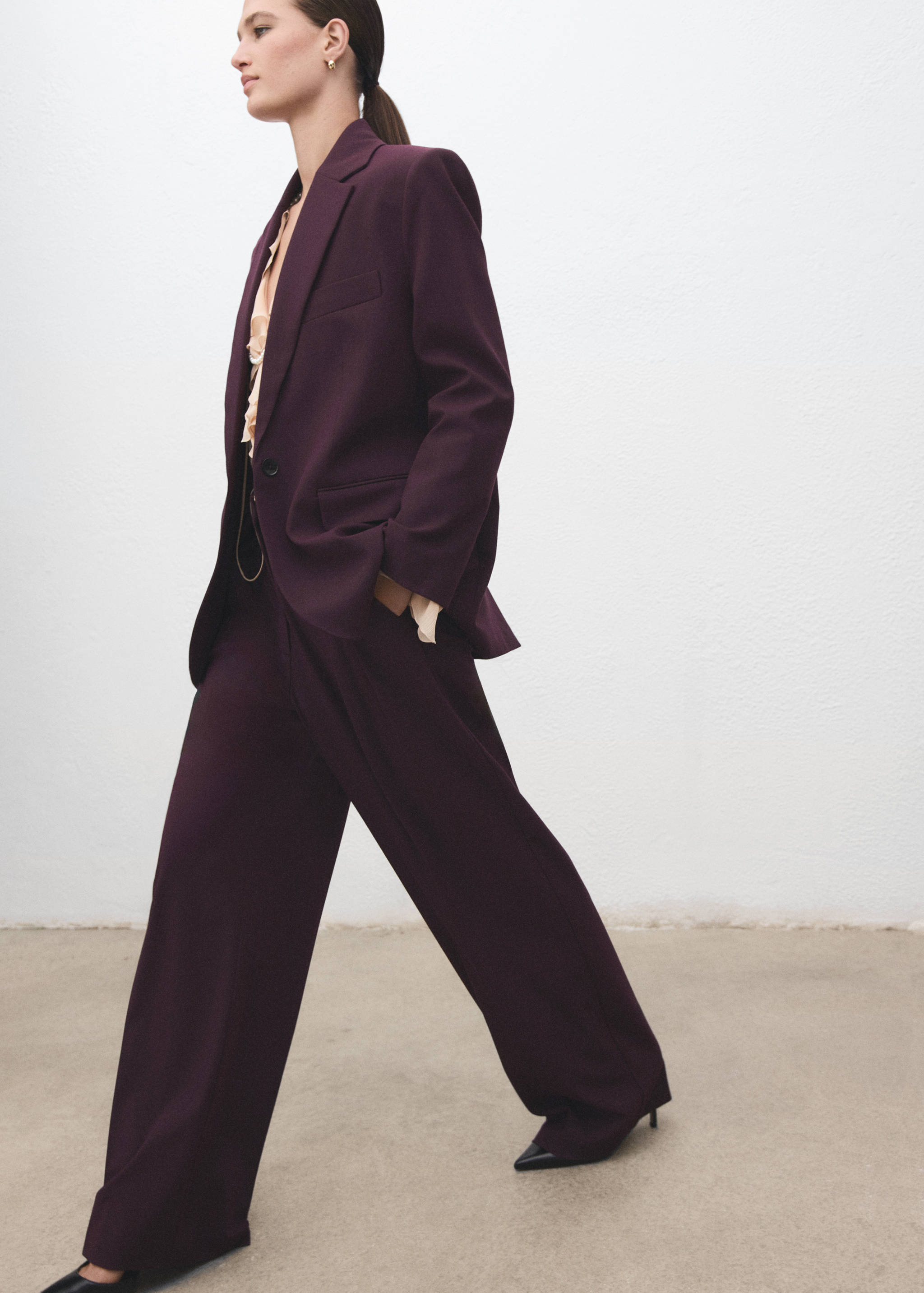 Calças wide leg com pinças e cintura média - Pormenor do artigo 2