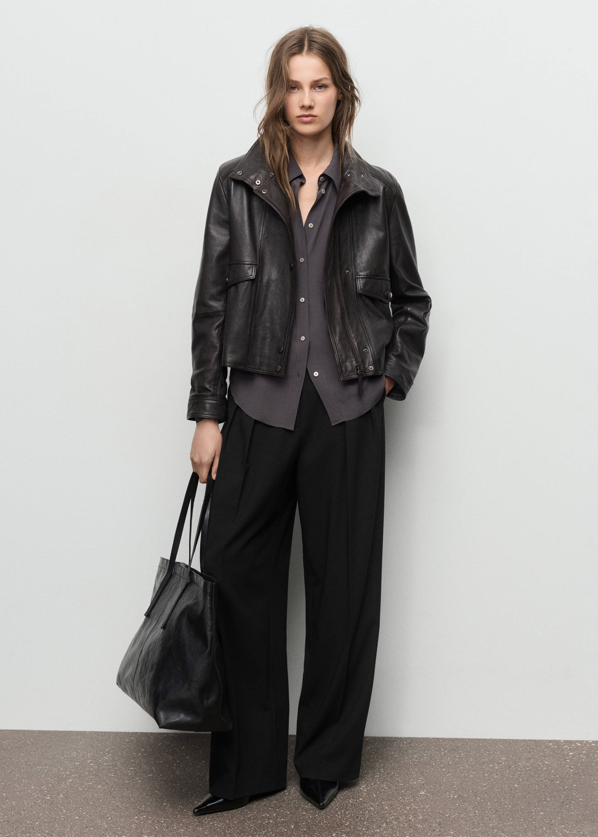 Wide leg mid-rise pleated trousers - General plane