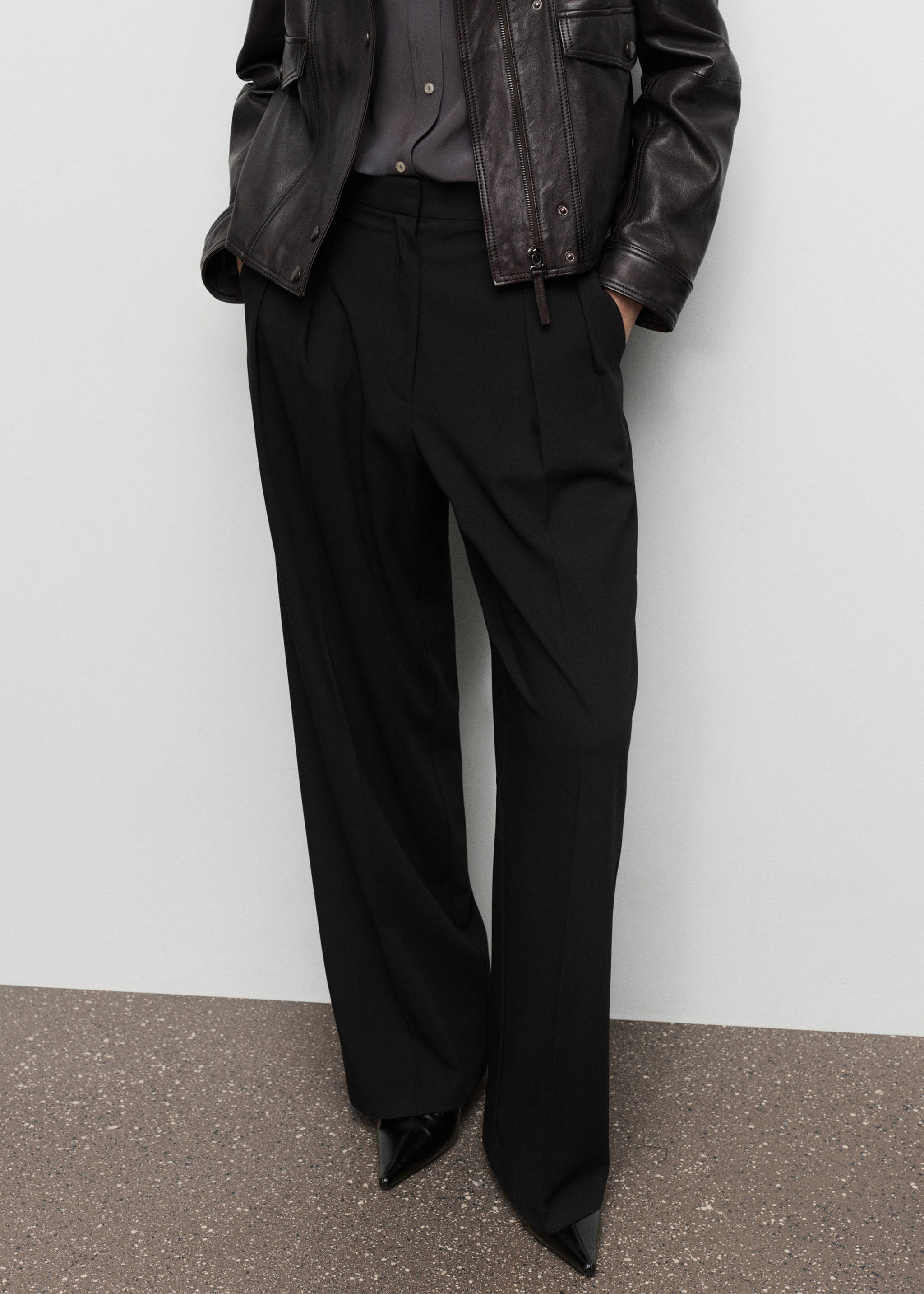 Wide leg mid-rise pleated trousers - Medium plane