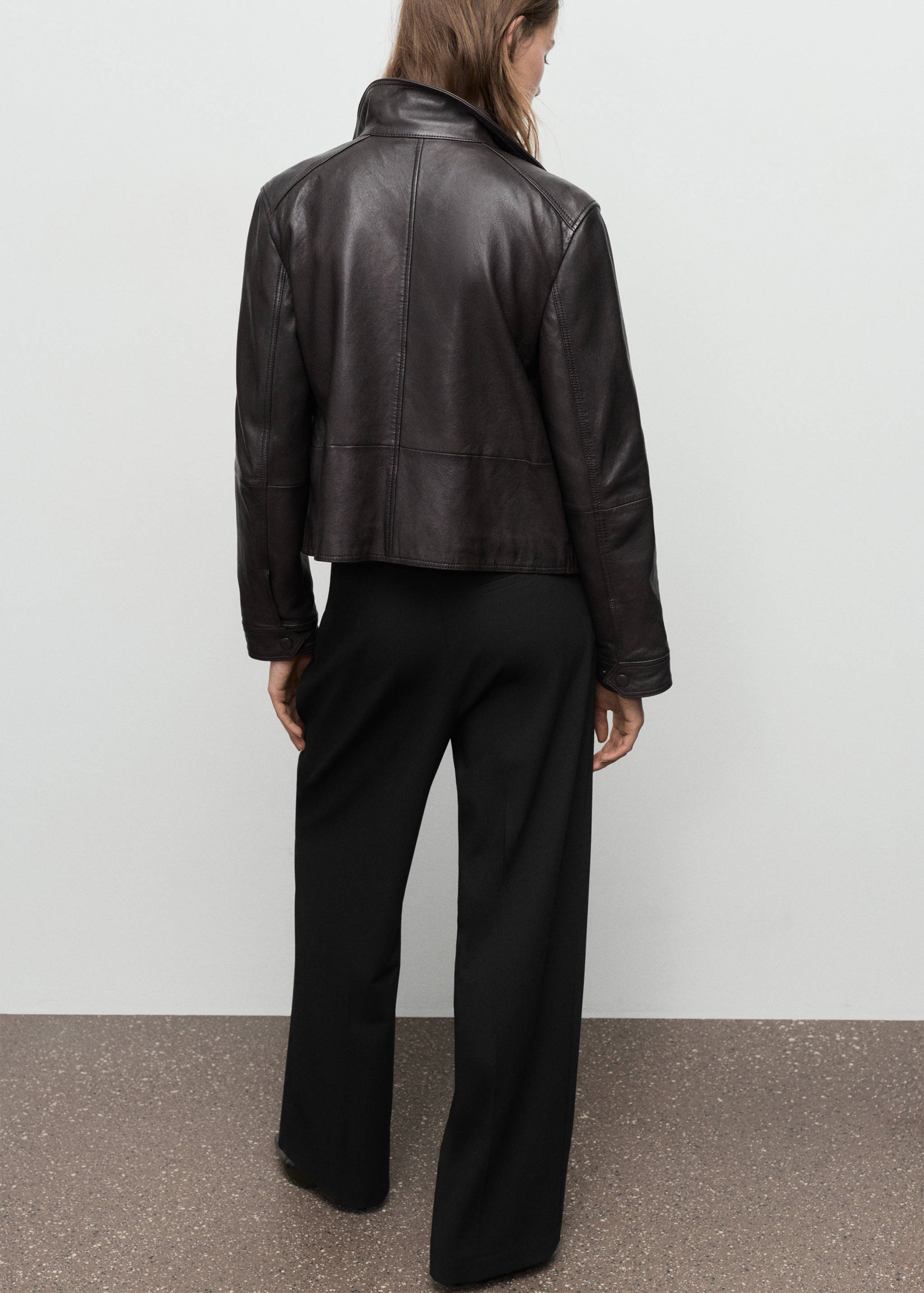 Wide leg mid-rise pleated trousers - Reverse of the article