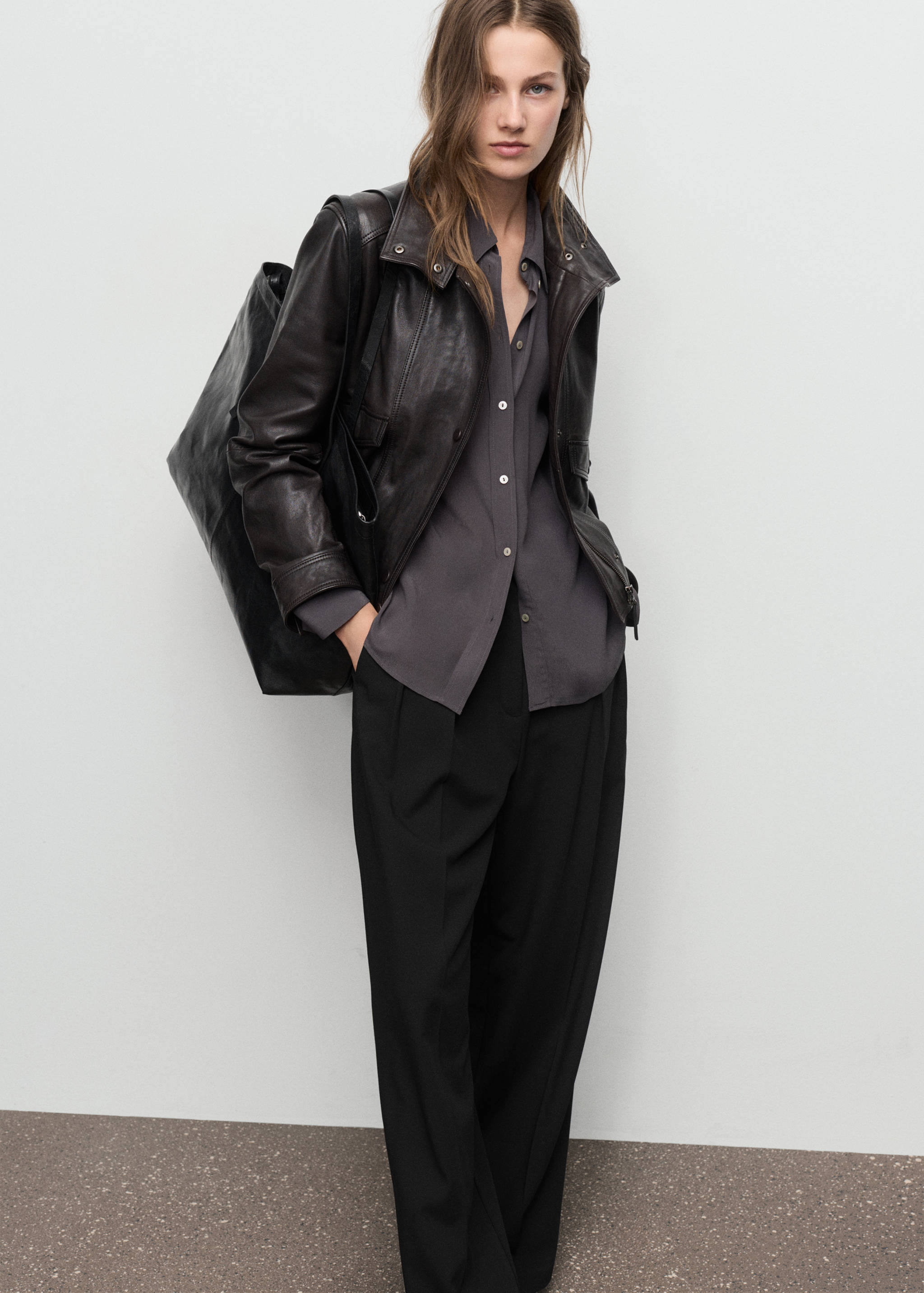 Wide leg mid-rise pleated trousers - Details of the article 1