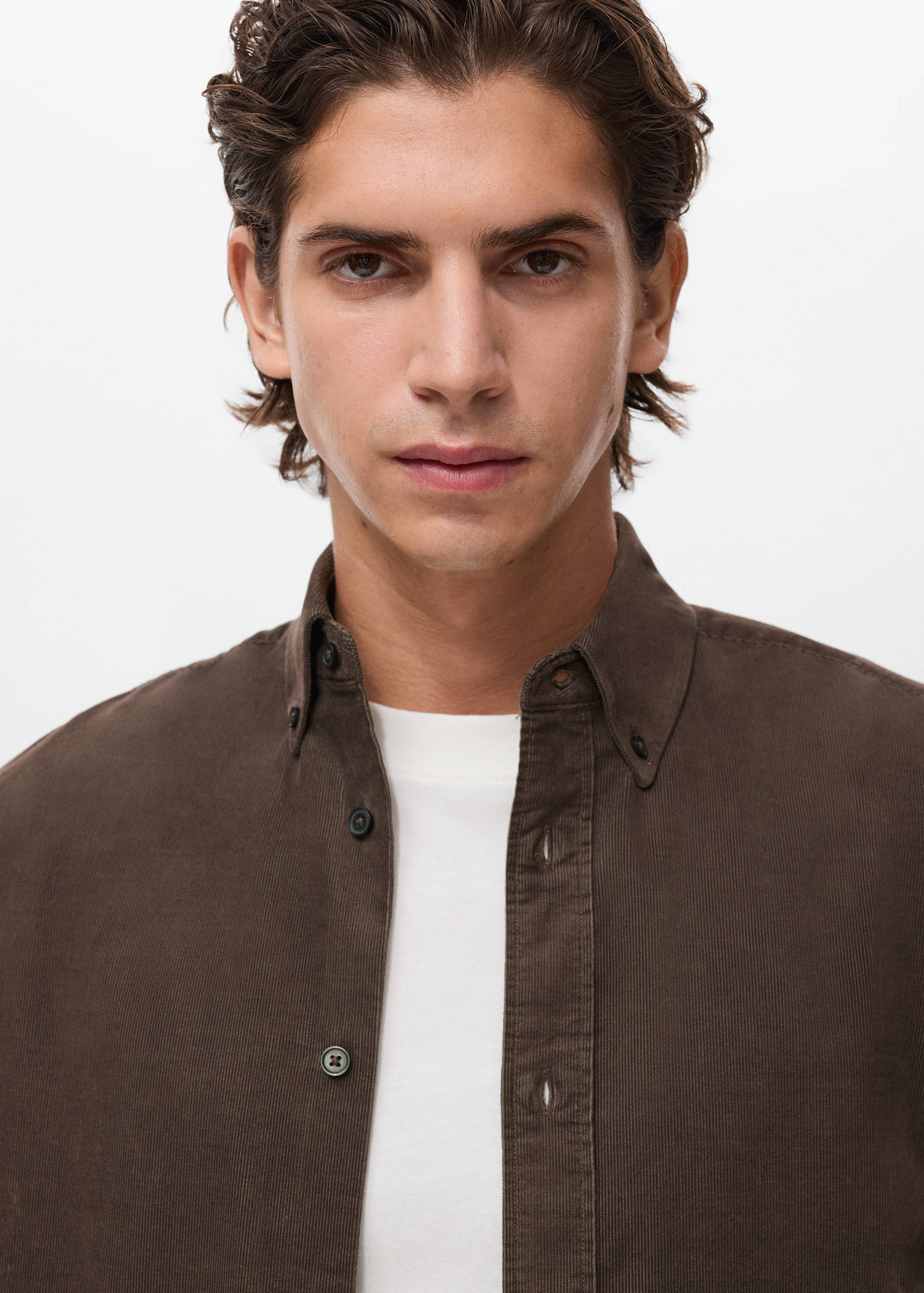 Skjorta i microcorduroy med klassisk passform - Detaljer om artikeln 1