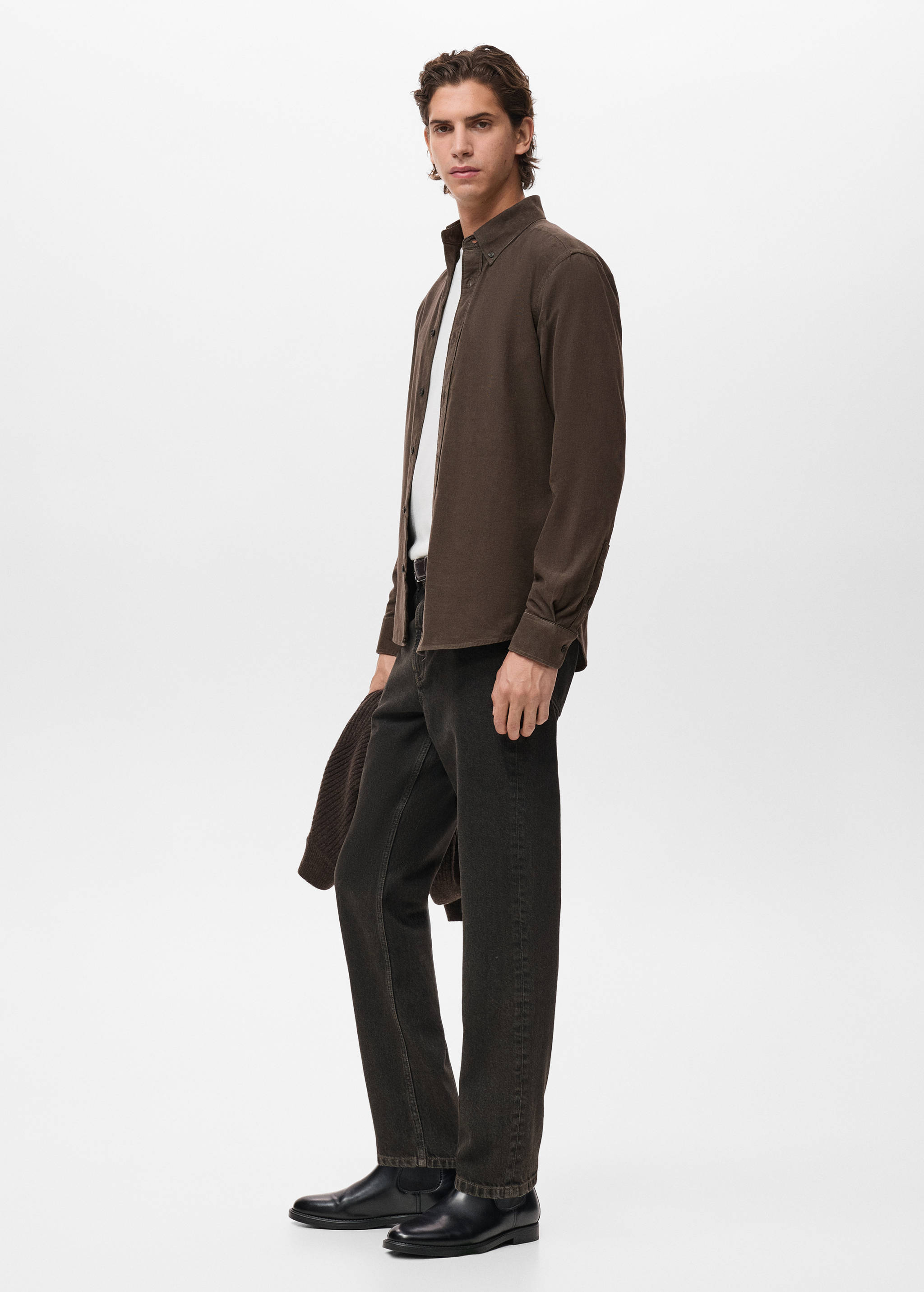 Skjorta i microcorduroy med klassisk passform - Detaljer om artikeln 2