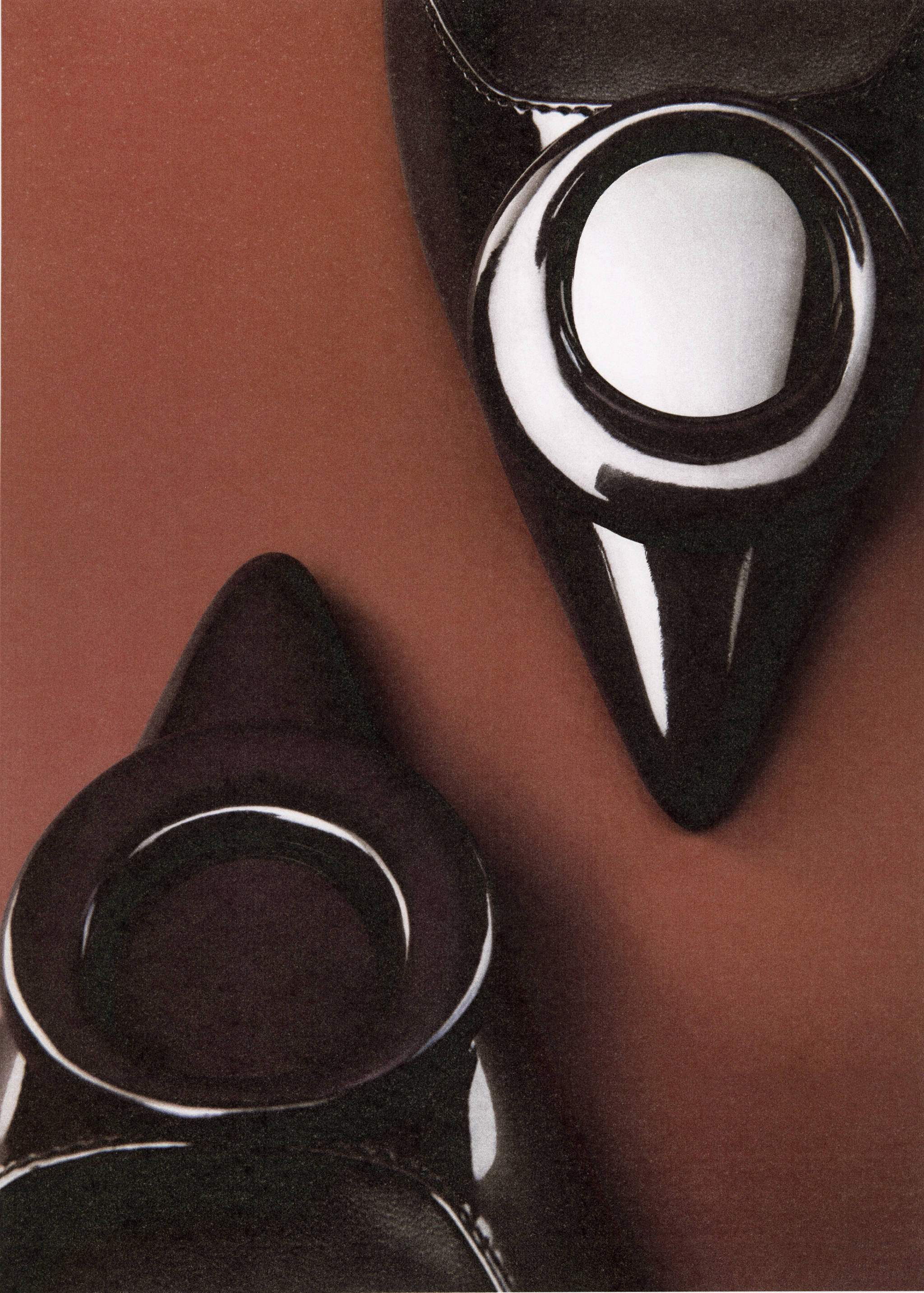 Patent leather high-heeled shoes with ring detail - Details of the article 6