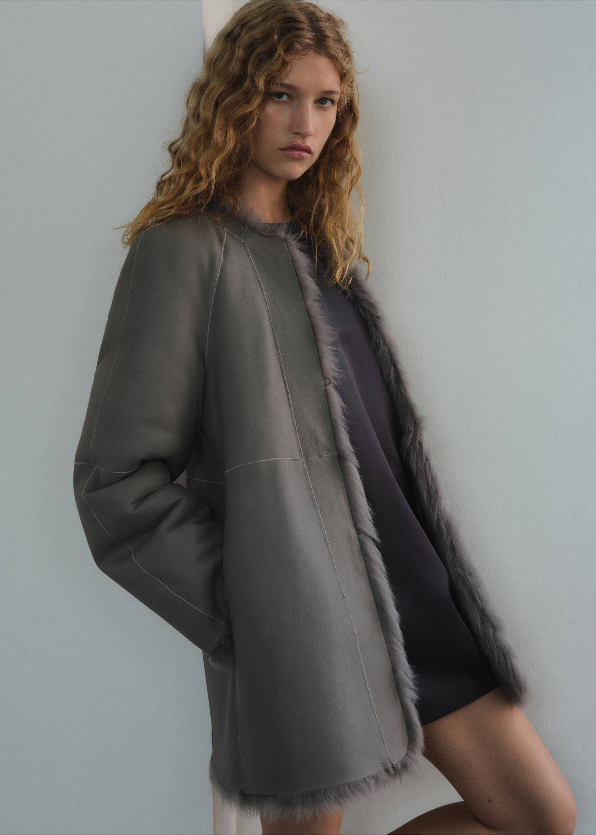 Reversible fur coat - Details of the article 1, Grey. Ref: 17067907-00.