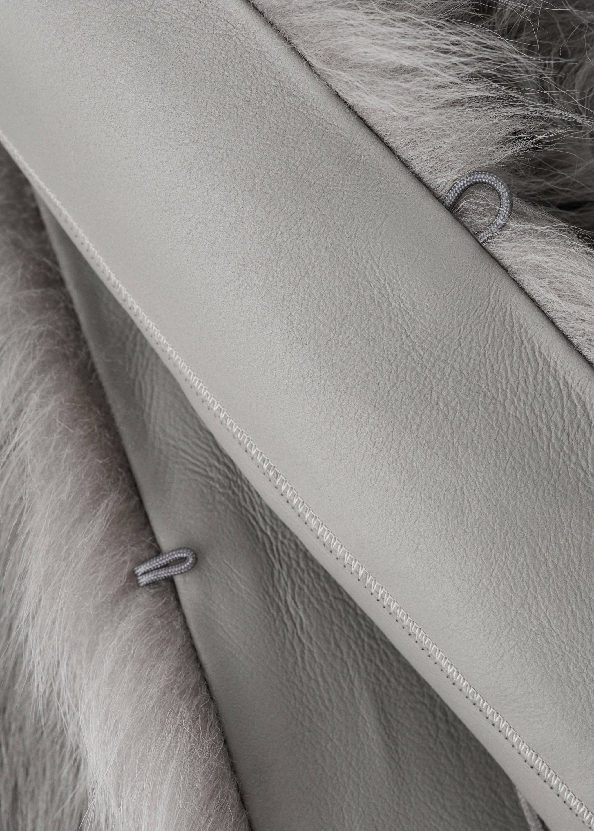 Reversible fur coat - Details of the article 0, Grey. Ref: 17067907-00.