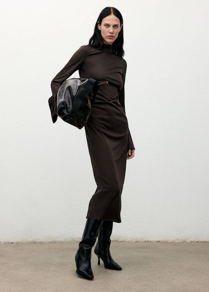 Fitted dress with bell sleeves — Brown