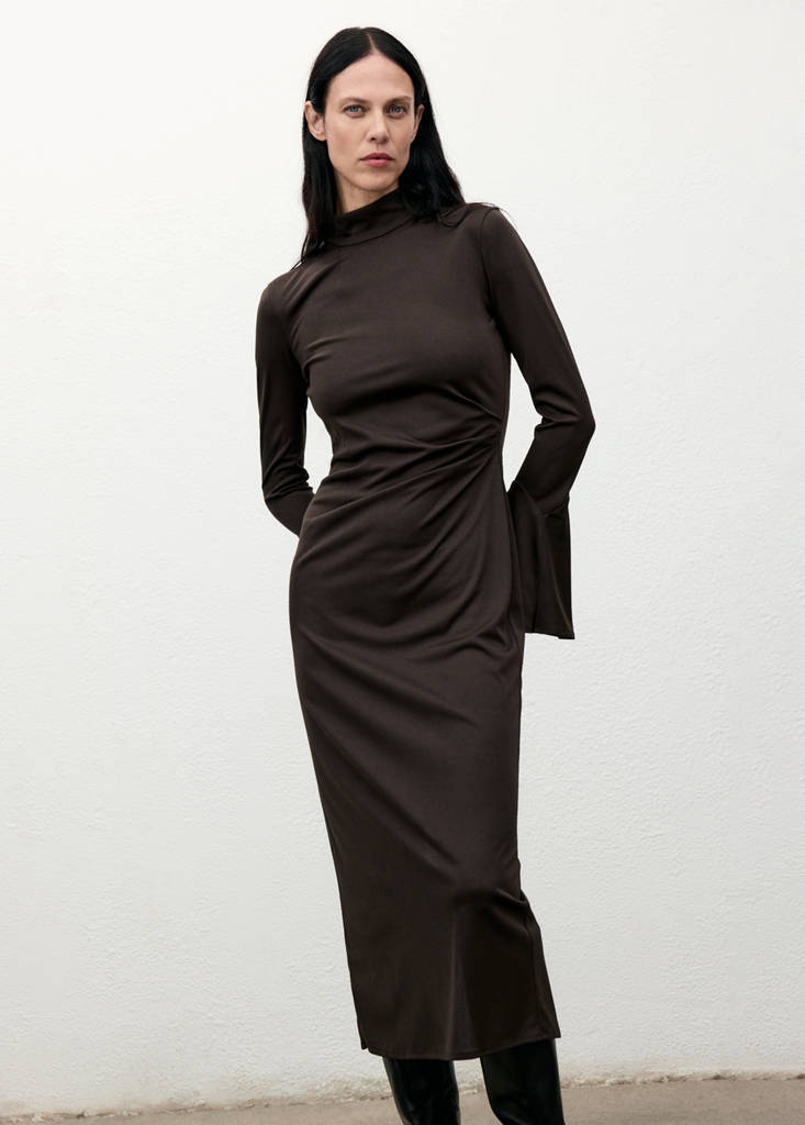 Fitted dress with bell sleeves — Brown