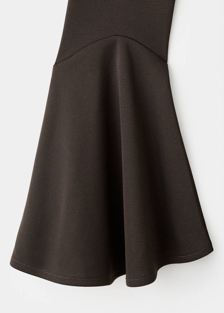 Fitted dress with bell sleeves — Brown