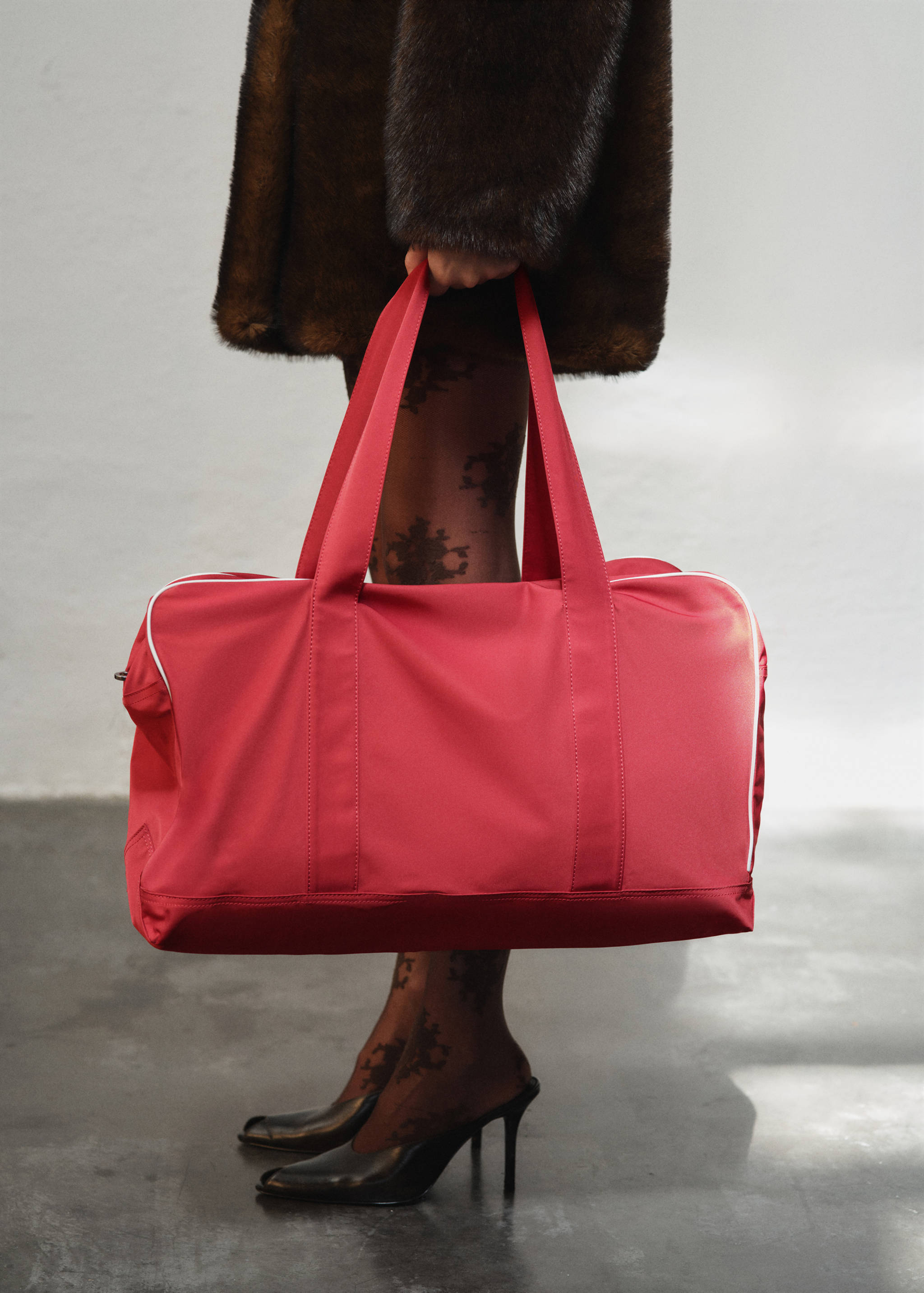 Maxi bag with contrasting trim - General plane