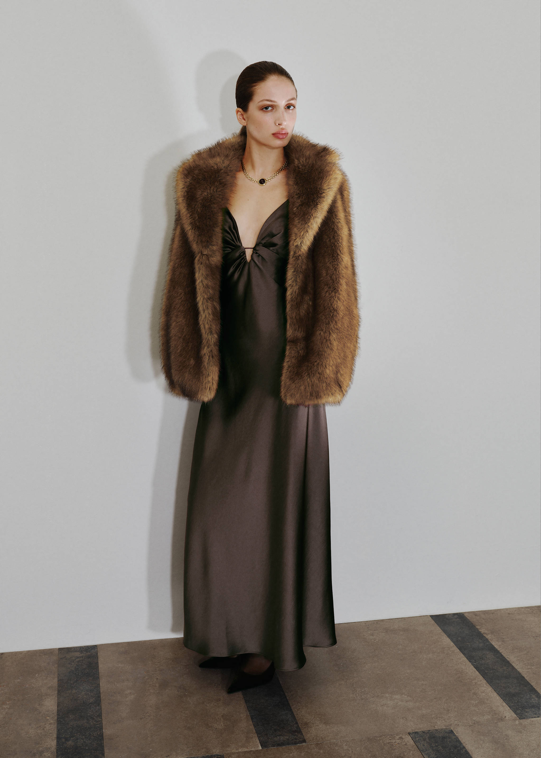 Manteau fausse fourrure revers - Plan général